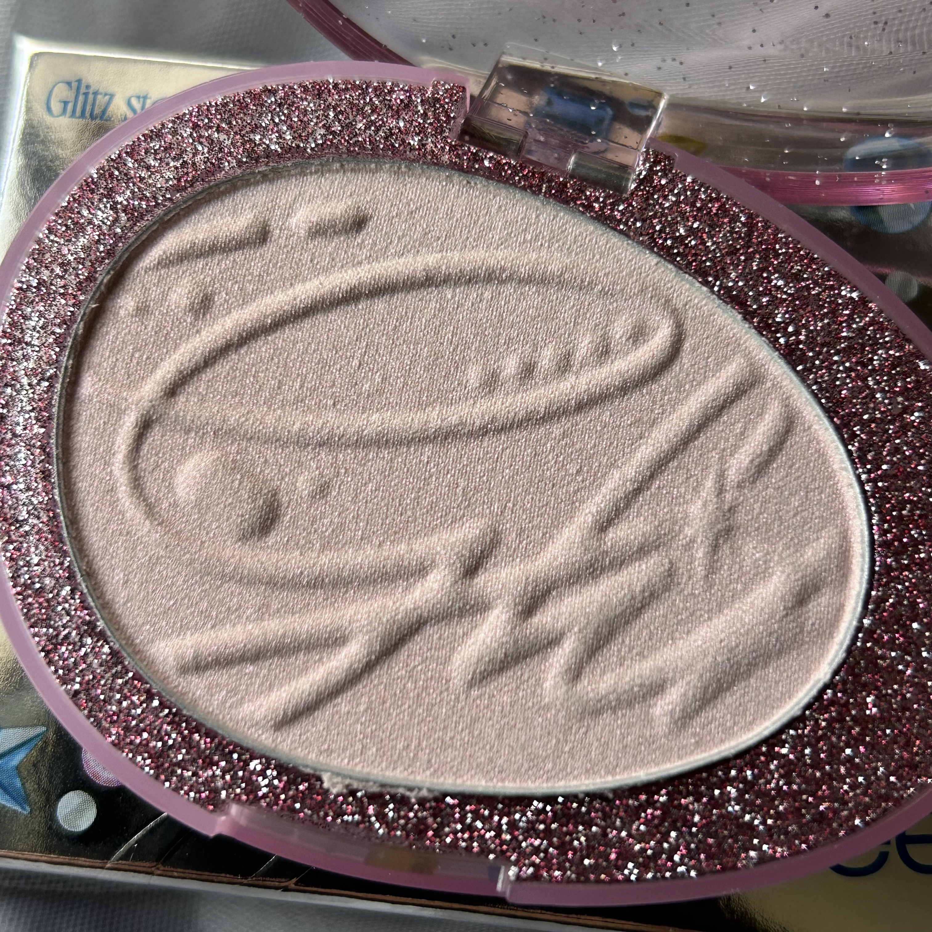 フィー グリッツストーンハイライター/fwee/パウダーハイライトを使ったクチコミ（2枚目）