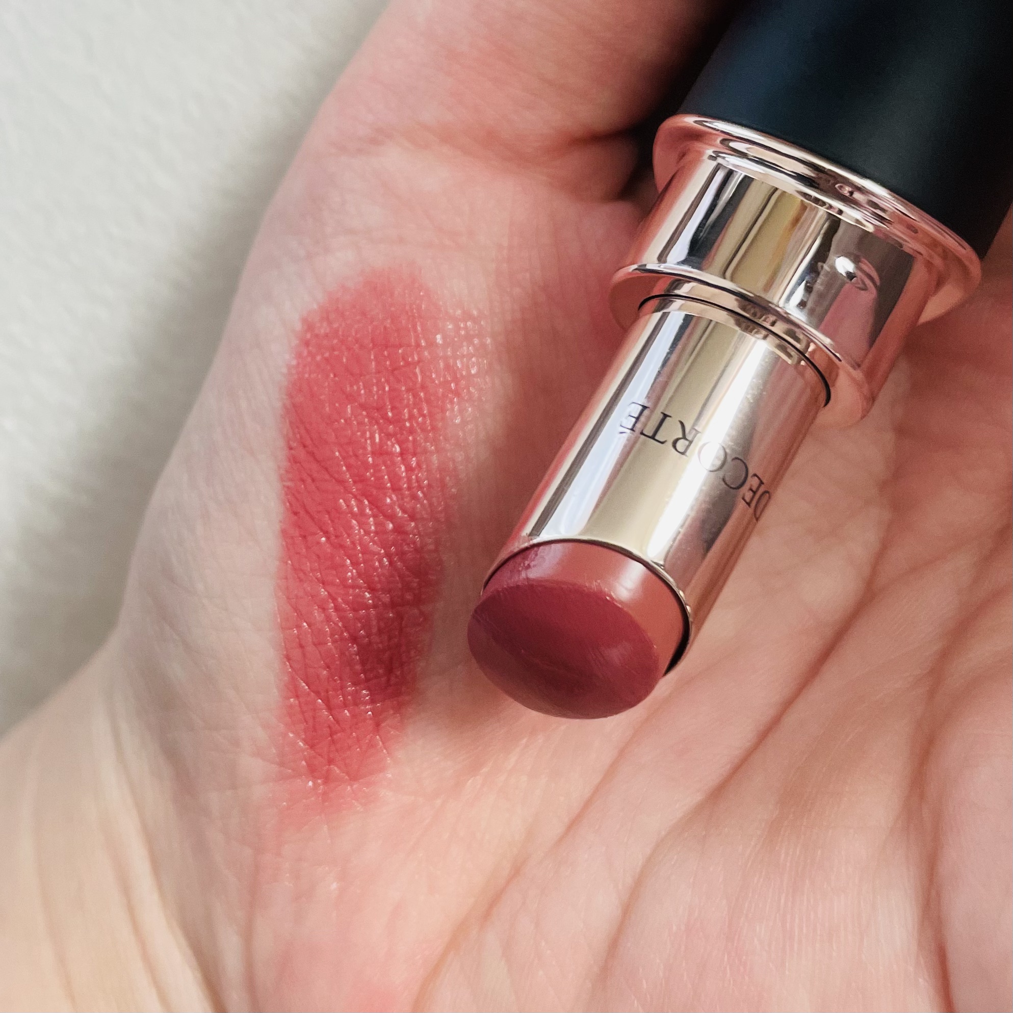 ルージュデコルテ　クリームグロウ 02G blissful moment/DECORTÉ/口紅を使ったクチコミ（3枚目）