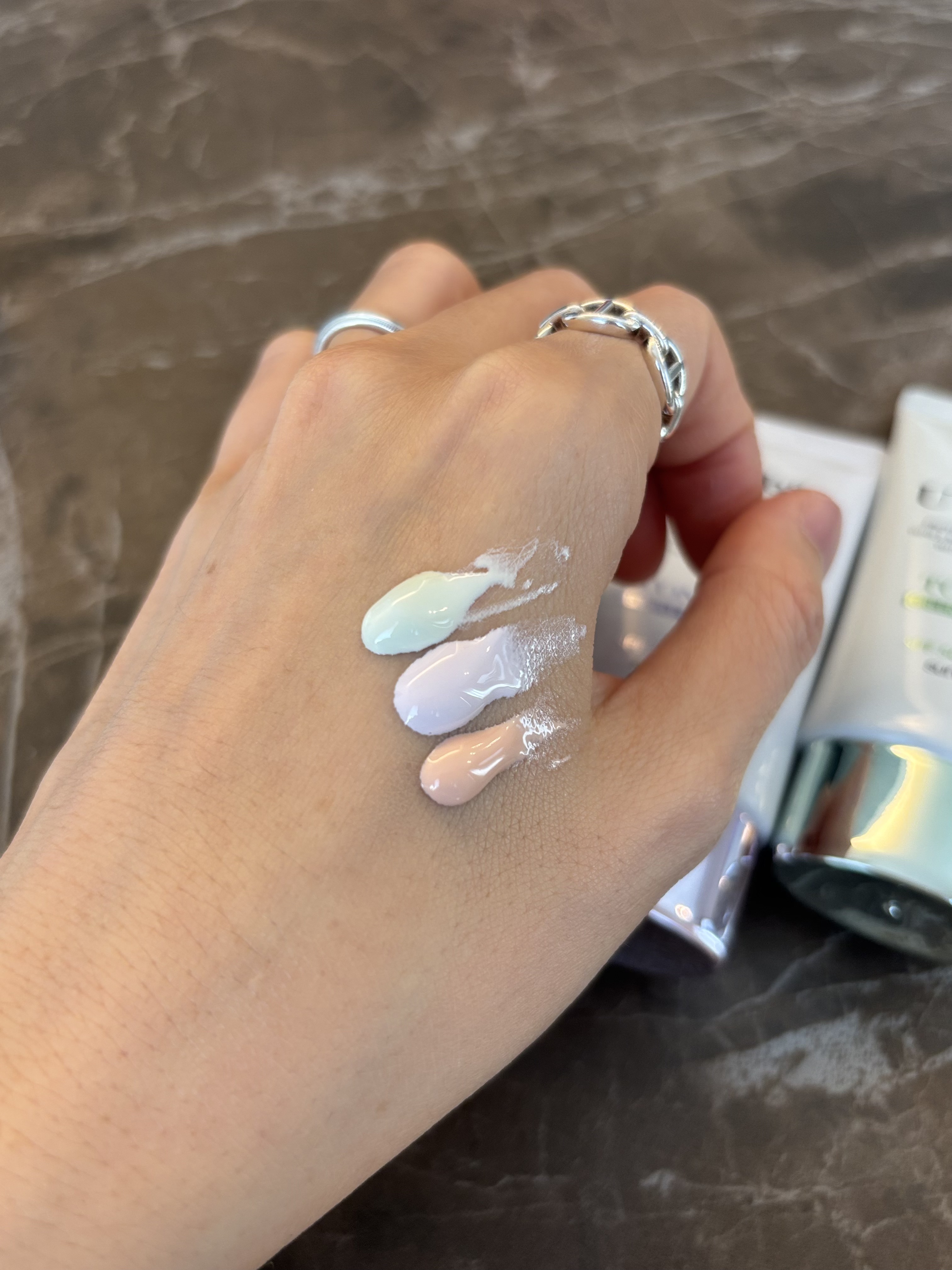 ダルバ ウォータフル トーンアップ サンクリーム(パープル)/ダルバ/日焼け止めクリームを使ったクチコミ（2枚目）