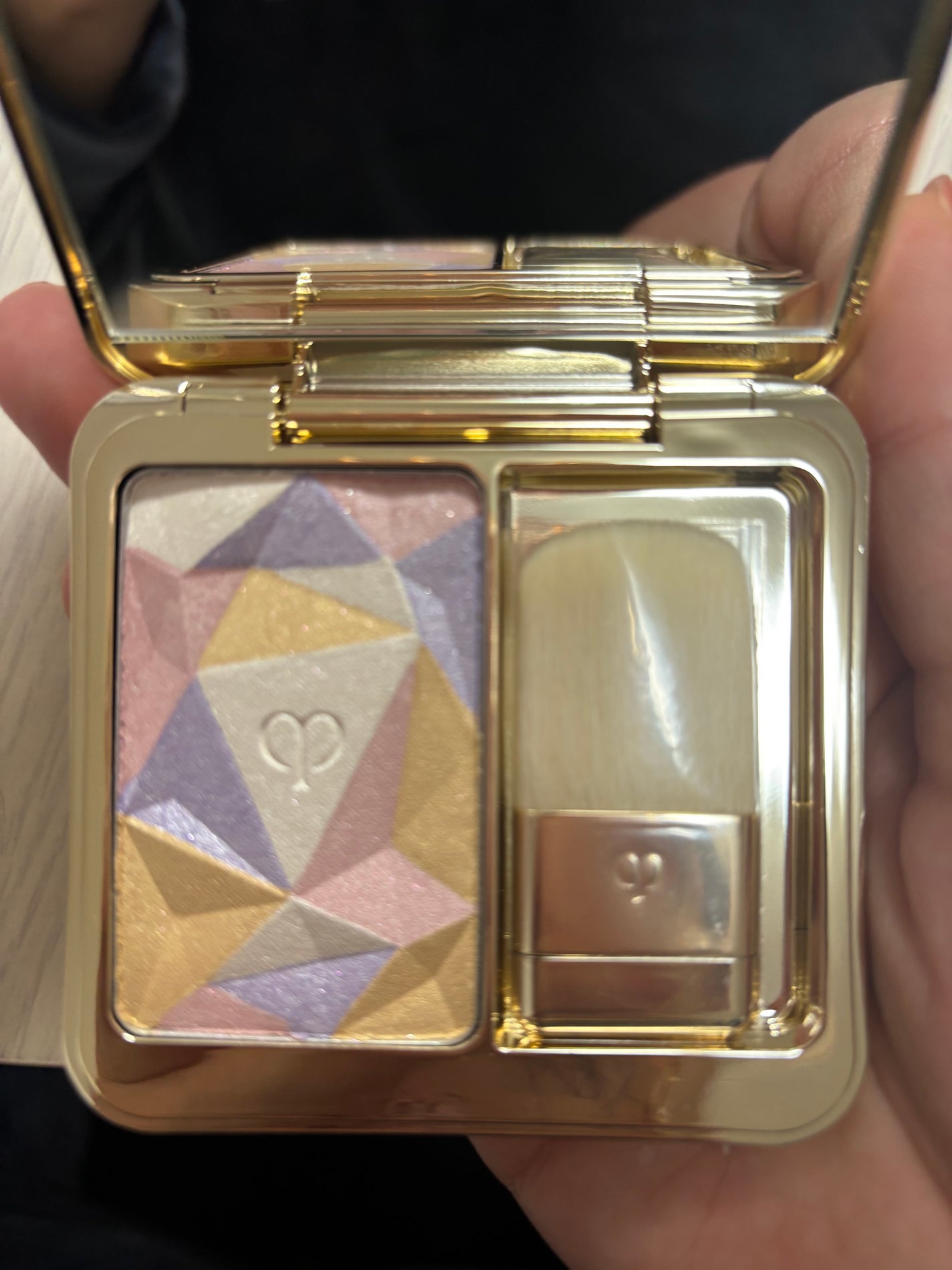 ル・レオスールデクラ /クレ・ド・ポー ボーテ/パウダーハイライトを使ったクチコミ(2枚目)