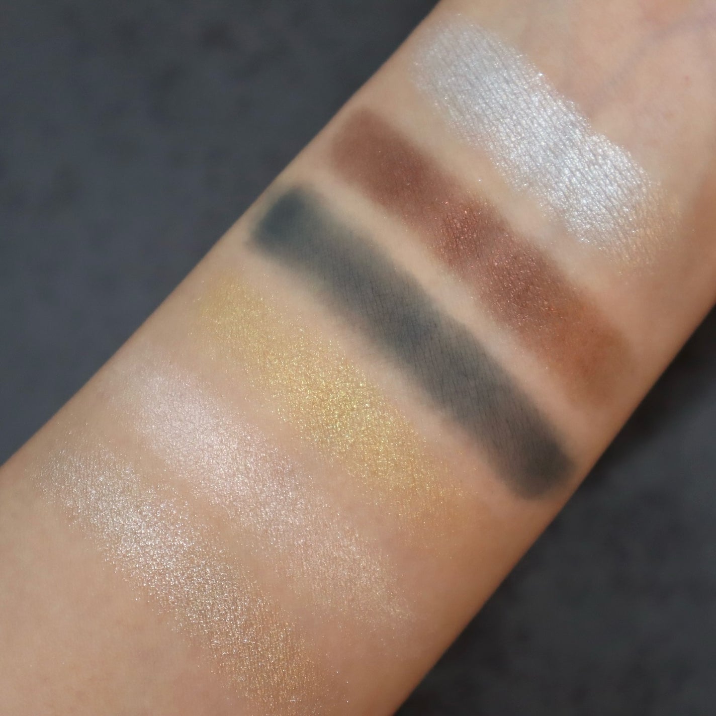 ぴー on LIPS 「.今年のM・A・Cホリデーは、とっっても煌びやかなゴールド✨✨..」(6枚目)