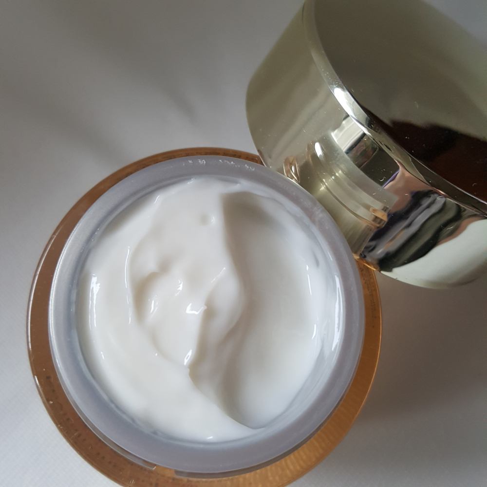 ESTEE LAUDER シュープリーム プラス YP クリームのクチコミ「エスティーローダーのおススメクリームです！
Revitalizing　Supreme＋
You.....」（2枚目）