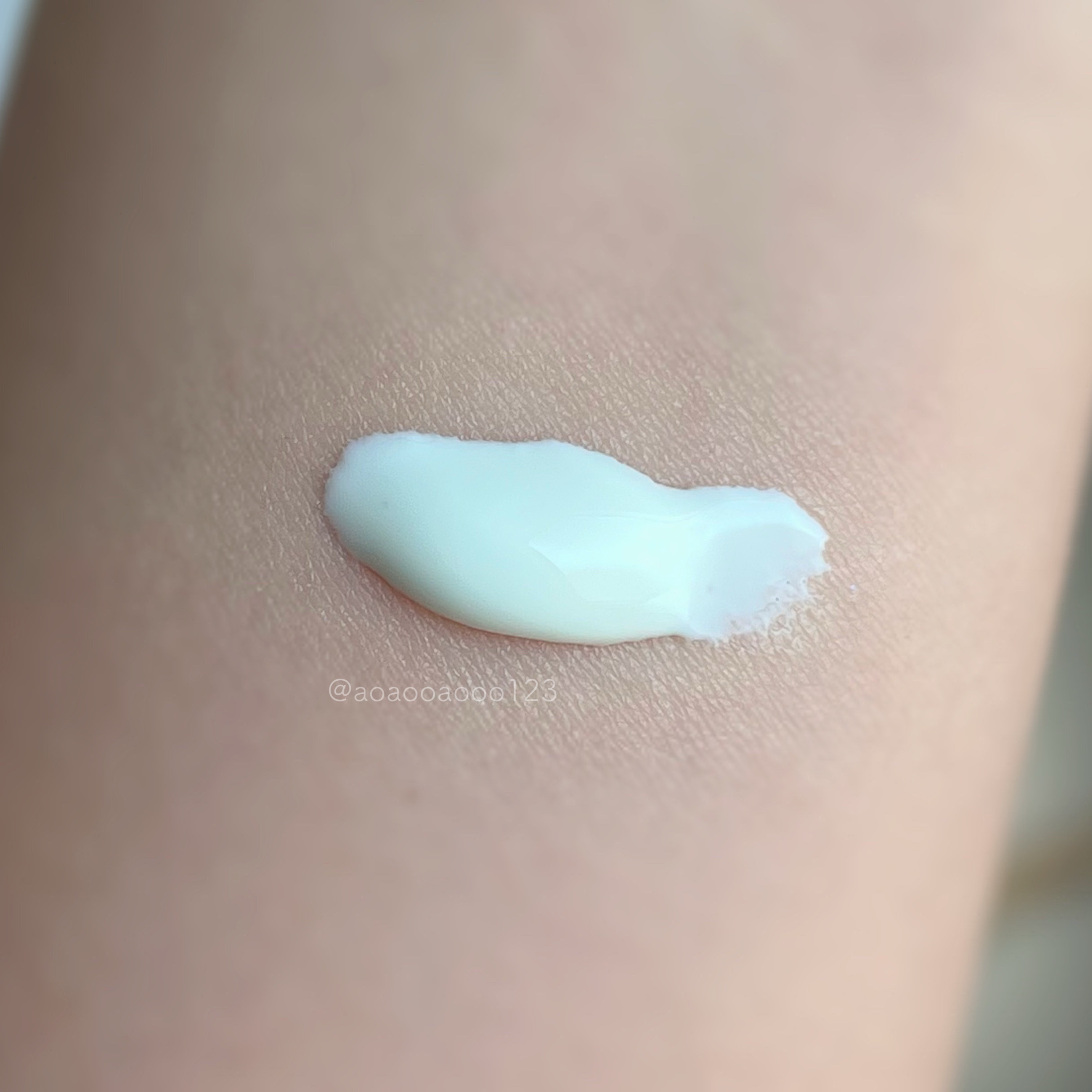 フローラノーティス ジルスチュアート チェリーブロッサム　コンフォートUVセラム/Flora Notis JILL STUART/日焼け止めジェルを使ったクチコミ（2枚目）