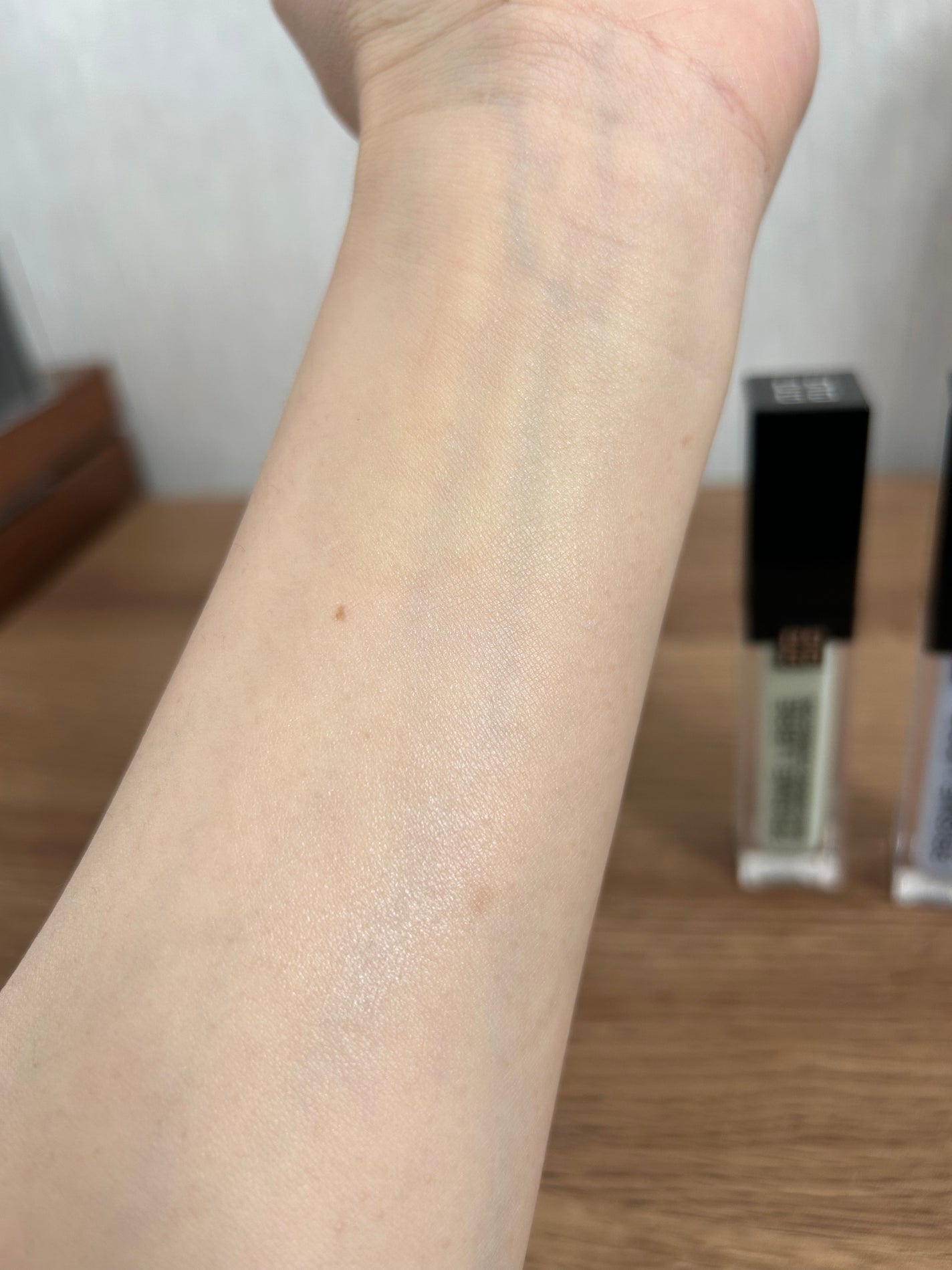 プリズム・リーブル・スキンケアリング・コレクター/GIVENCHY/化粧下地を使ったクチコミ(4枚目)