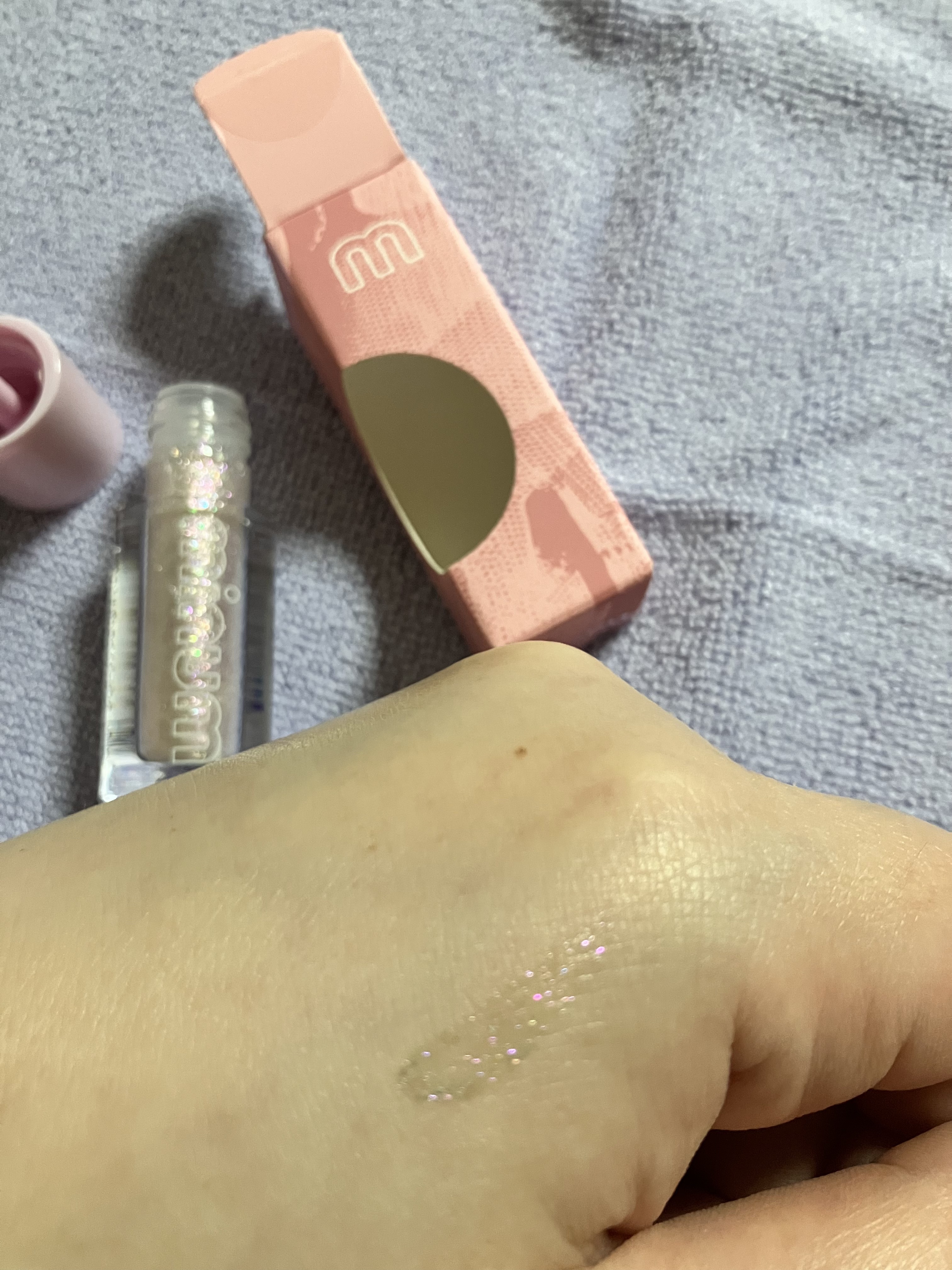 ミニュム バブグリッター 02 ひとめぼれのベイビーピンク/minum/グリッターを使ったクチコミ（1枚目）