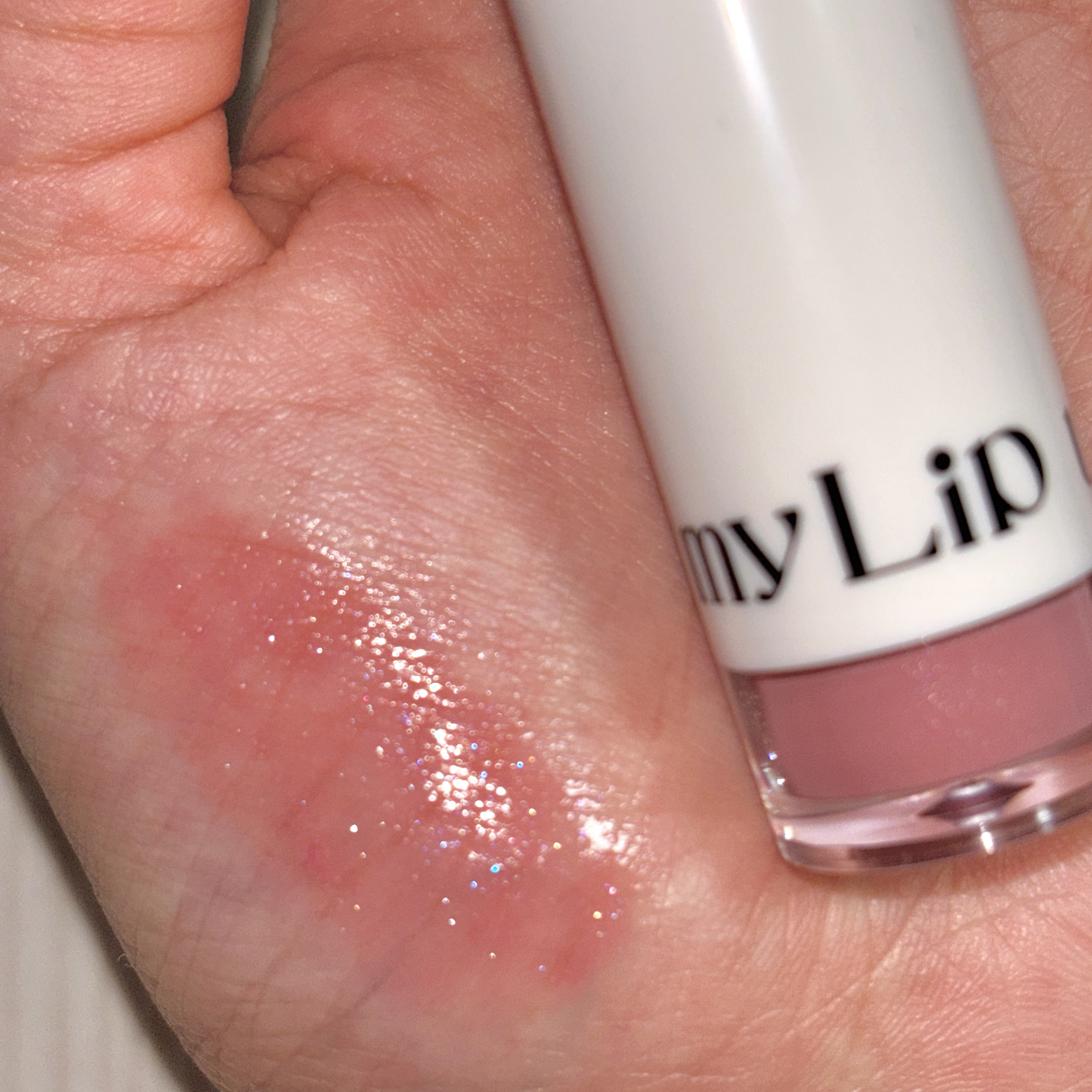 アップトゥーミー　ハグマイリップ　カラーロックプランパー/up2me/リッププランパーを使ったクチコミ（2枚目）