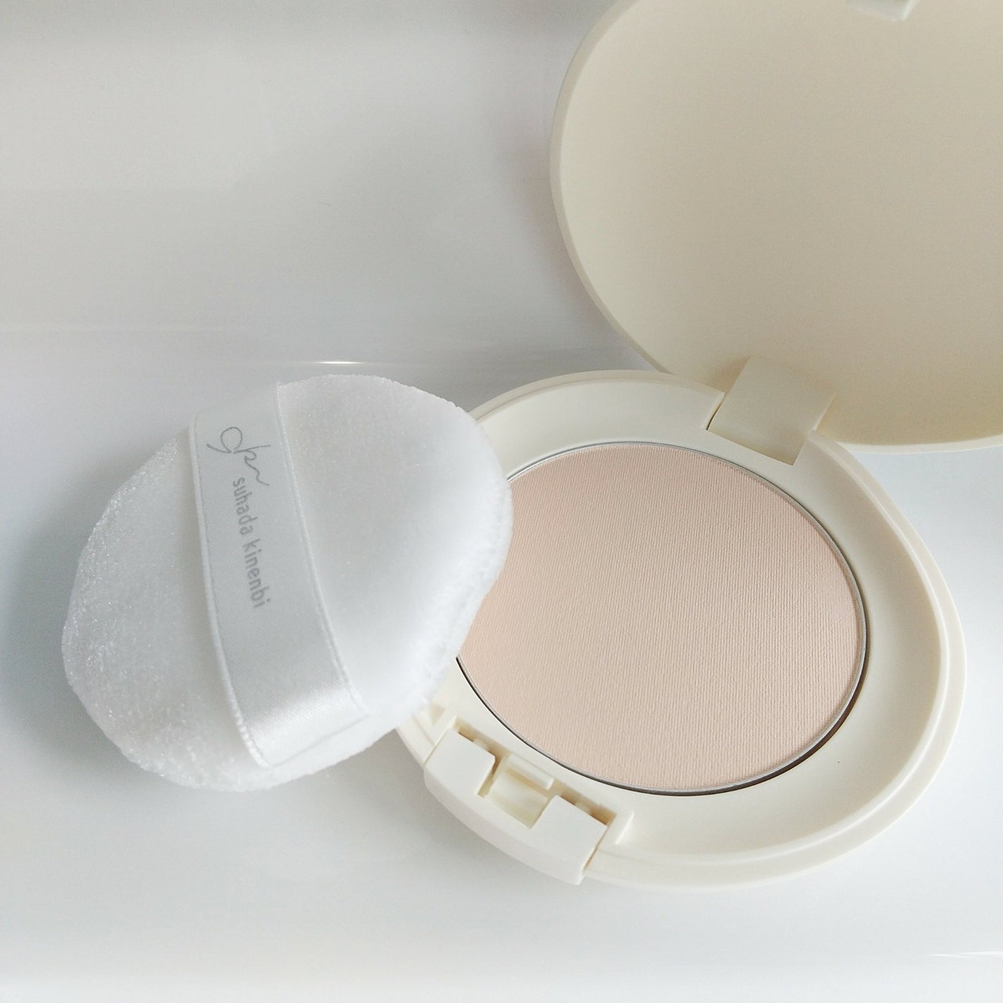 サナ 素肌記念日 薬用スキンケアパウダー ACホワイト【医薬部外品】/素肌記念日/プレストパウダーを使ったクチコミ(2枚目)