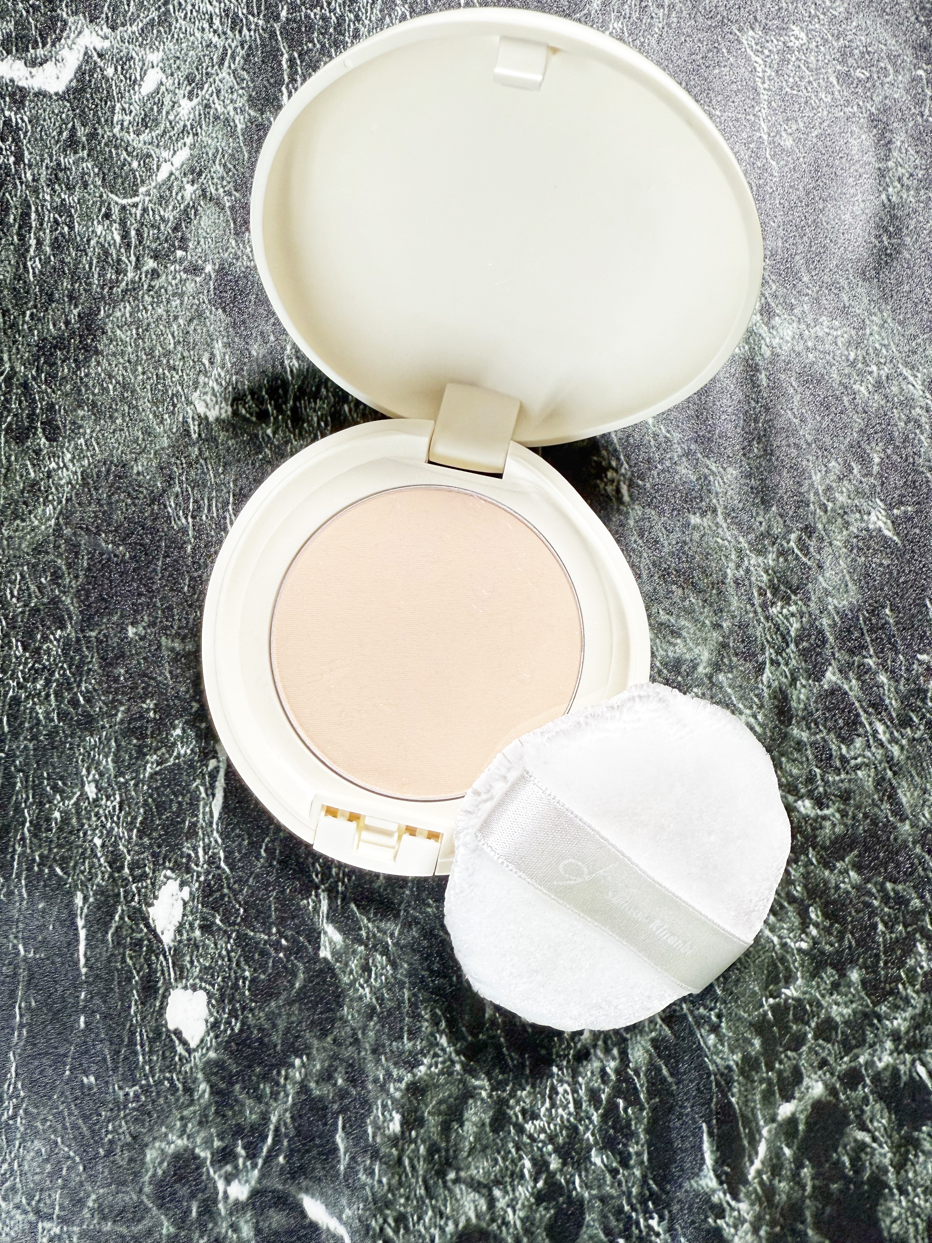 サナ 素肌記念日 薬用スキンケアパウダー ACホワイト【医薬部外品】/素肌記念日/プレストパウダーを使ったクチコミ（2枚目）