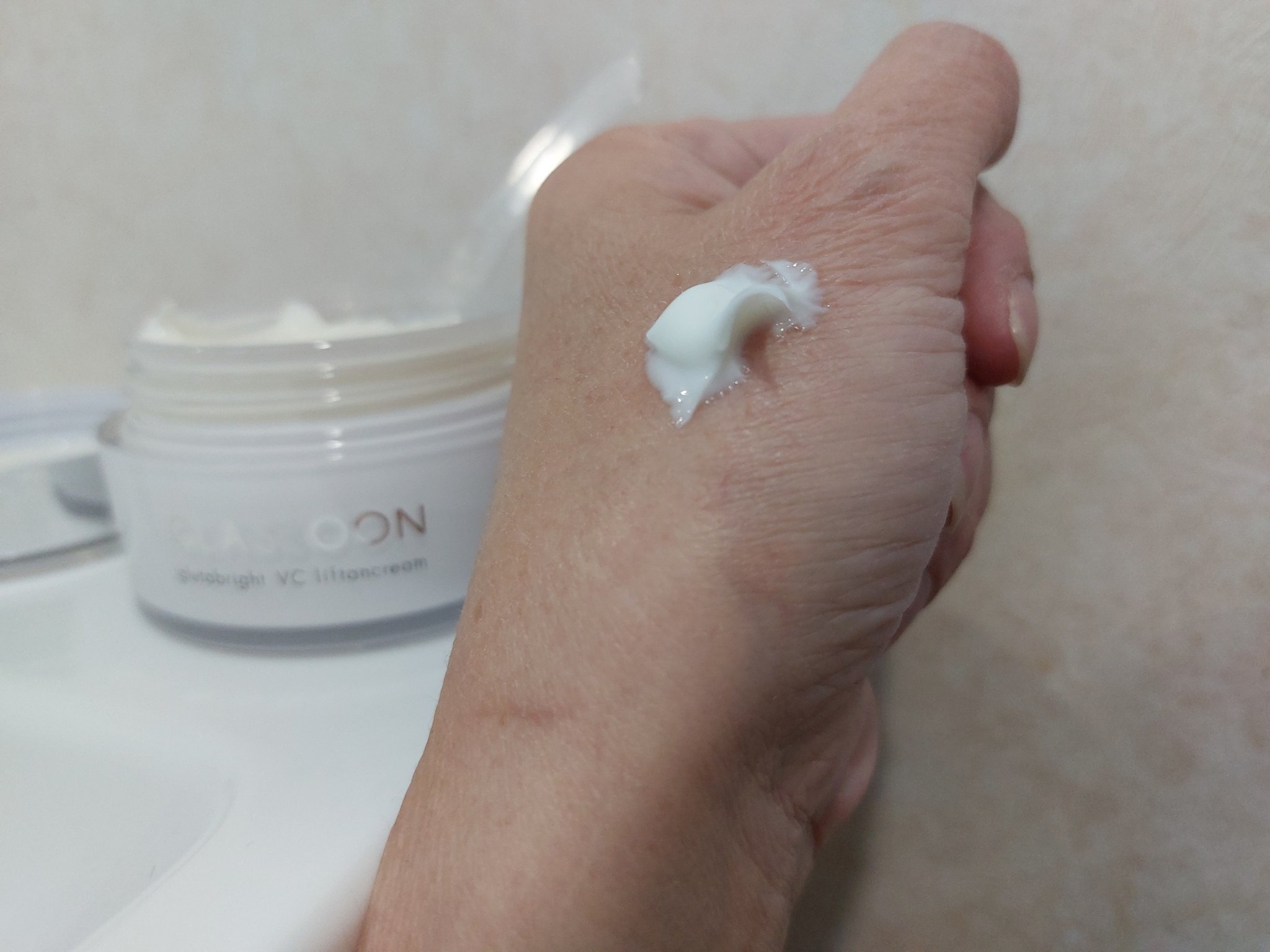 グラスーン　グルタブライト　ＶＣ　リフタンクリーム/GLASSOON/フェイスクリームを使ったクチコミ（2枚目）