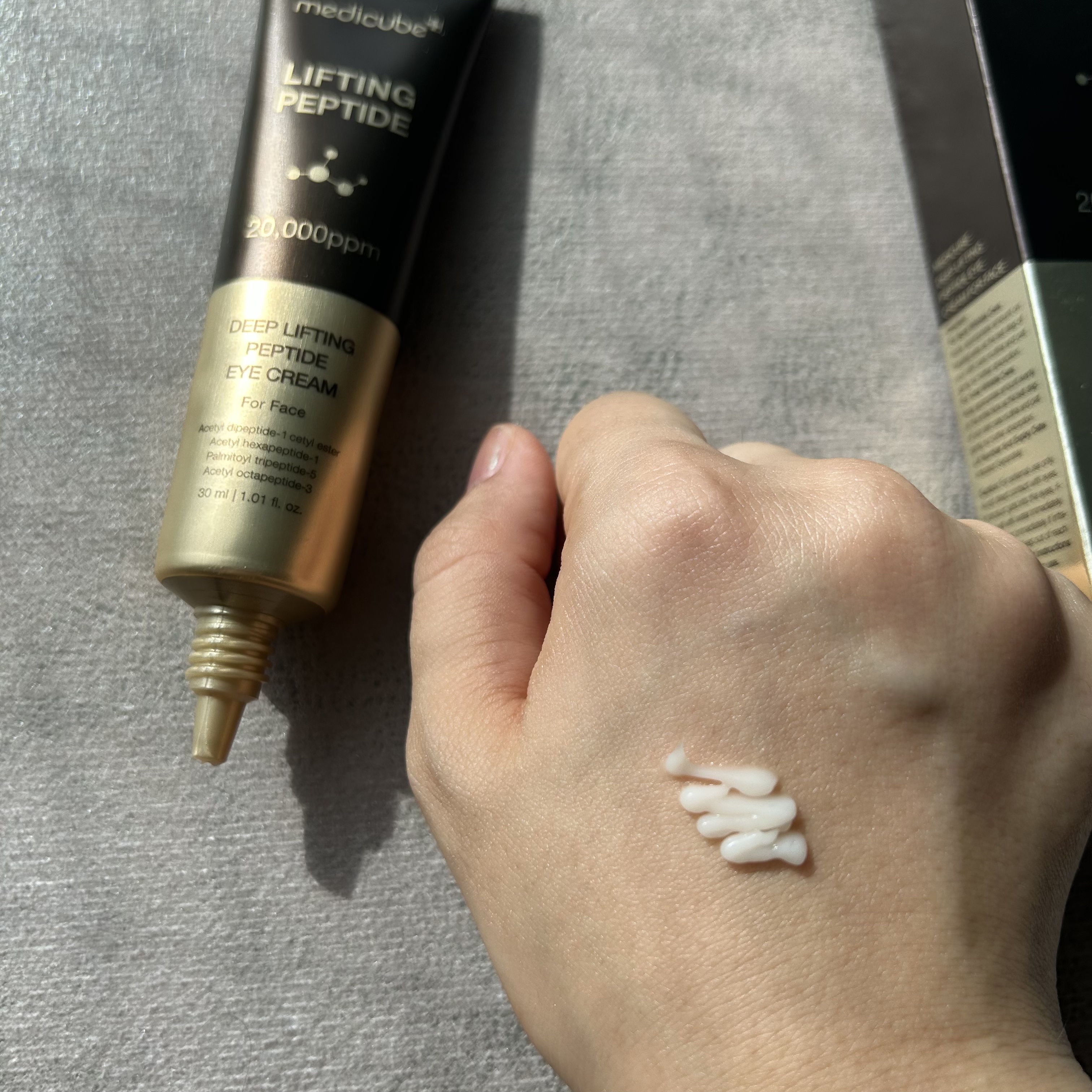 ディープリフティングアイクリーム/MEDICUBE/その他スキンケアを使ったクチコミ（2枚目）