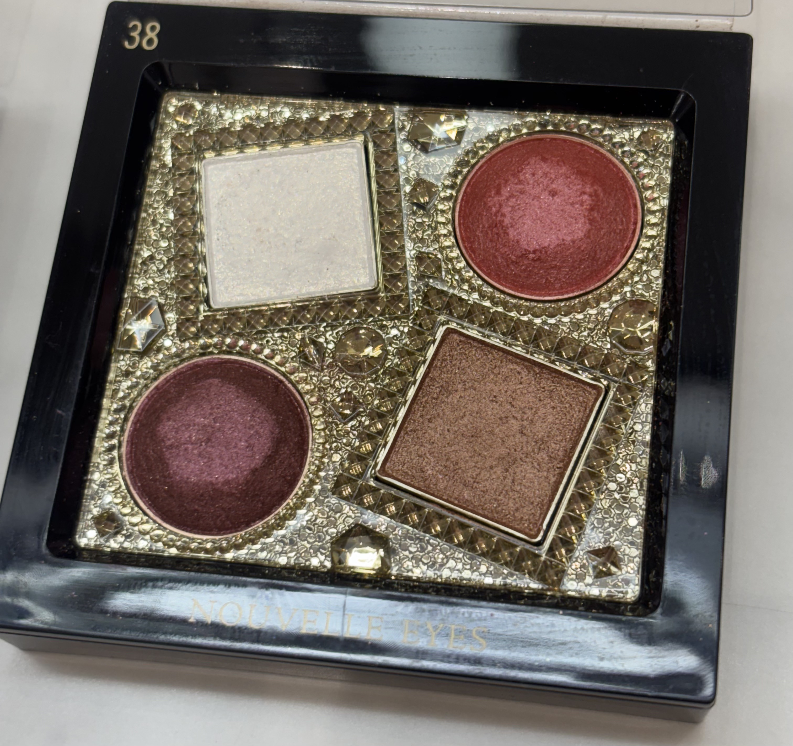 エレガンス ヌーヴェル アイズ/Elégance/アイシャドウパレットを使ったクチコミ（1枚目）