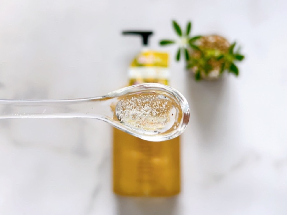 スクラブボディウォッシュ バースデイケーキ ラズベリーバニラ/LUV SCENT/ボディスクラブを使ったクチコミ（2枚目）