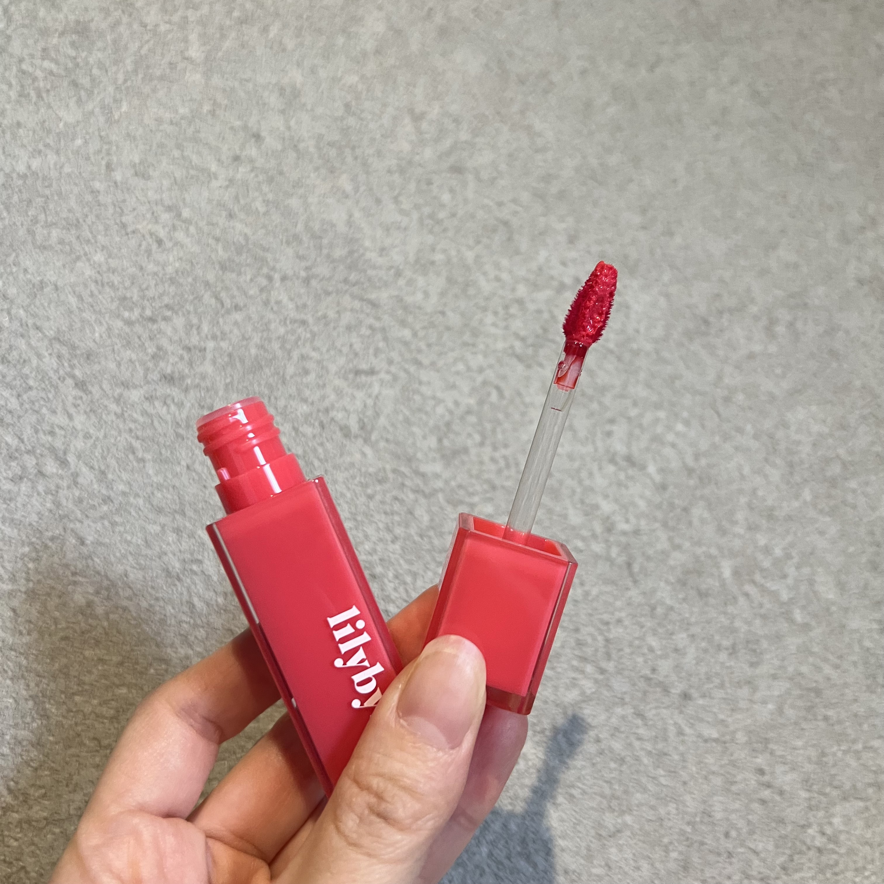 ブラッディライアー コーティングティント 06 ロージーストロベリー(Rosy Strawberry)/lilybyred/リップティントを使ったクチコミ（1枚目）