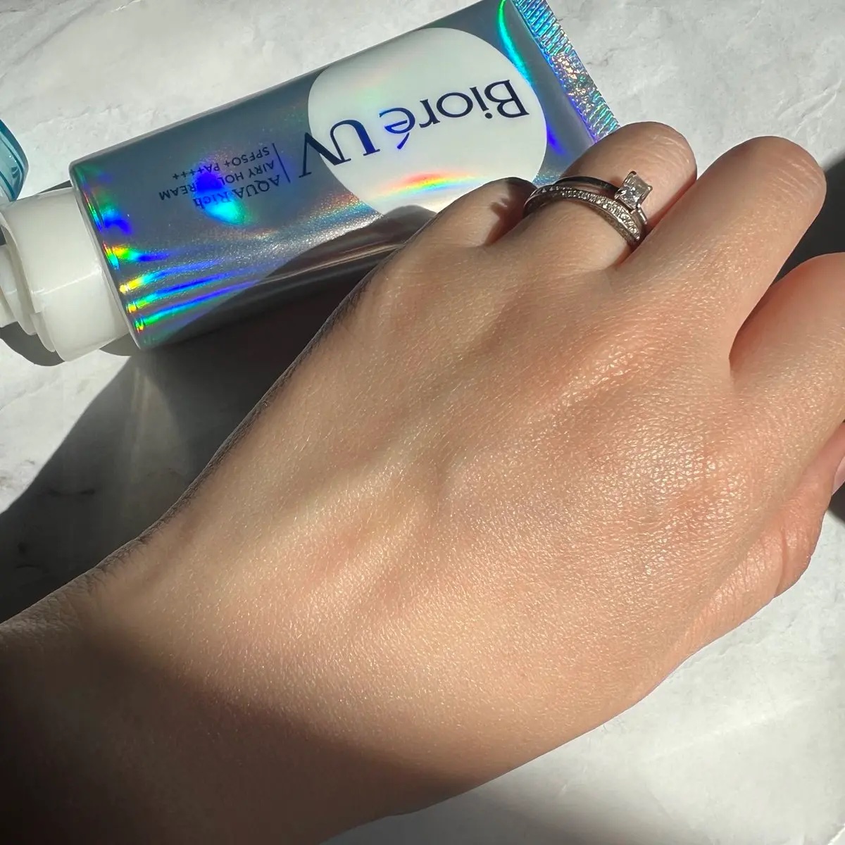 アクアリッチ エアリーホールドクリーム（呼吸感ベールUV）/ビオレ/日焼け止めクリームを使ったクチコミ（3枚目）