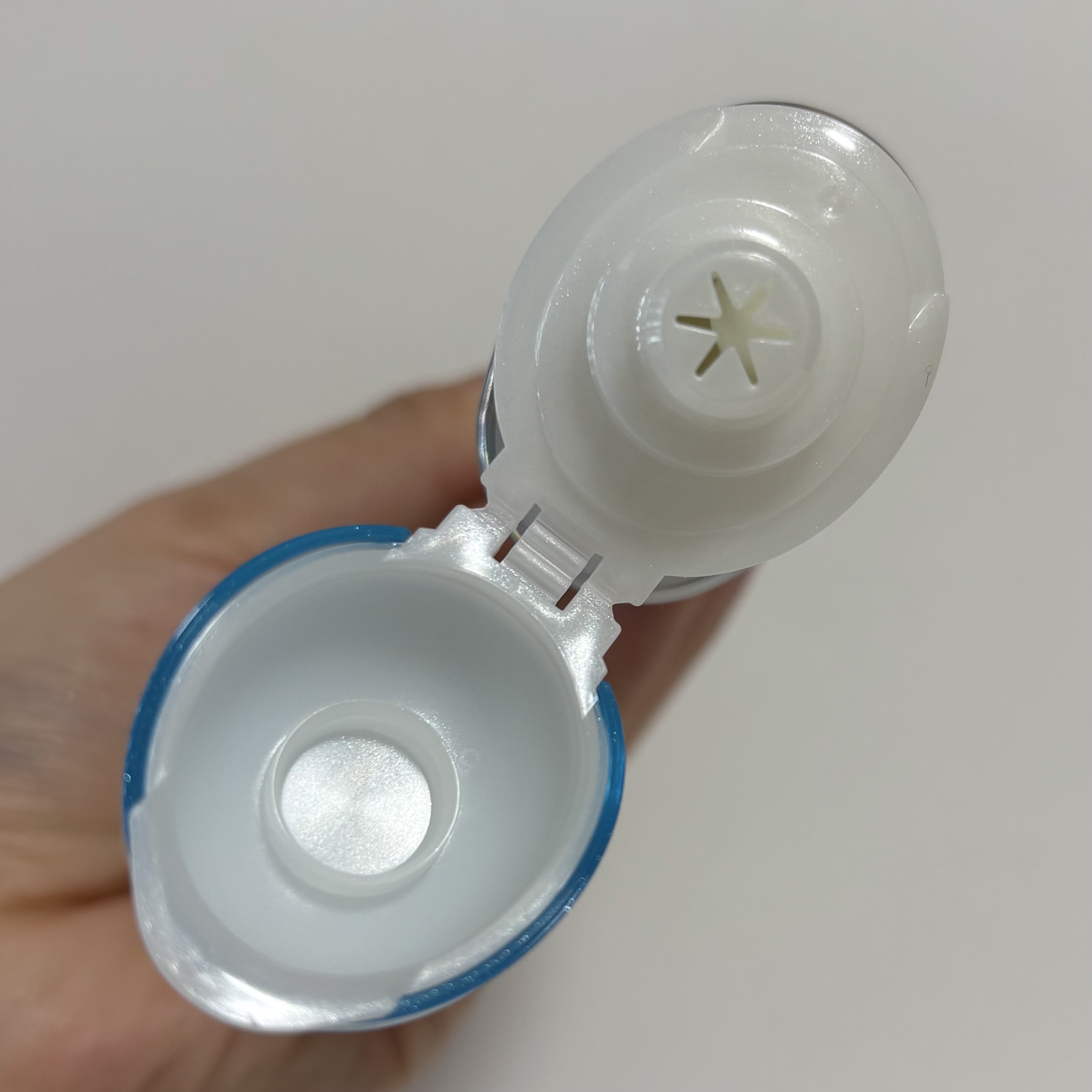 アクアリッチ エアリーホールドクリーム（呼吸感ベールUV）/ビオレ/日焼け止めクリームを使ったクチコミ（2枚目）