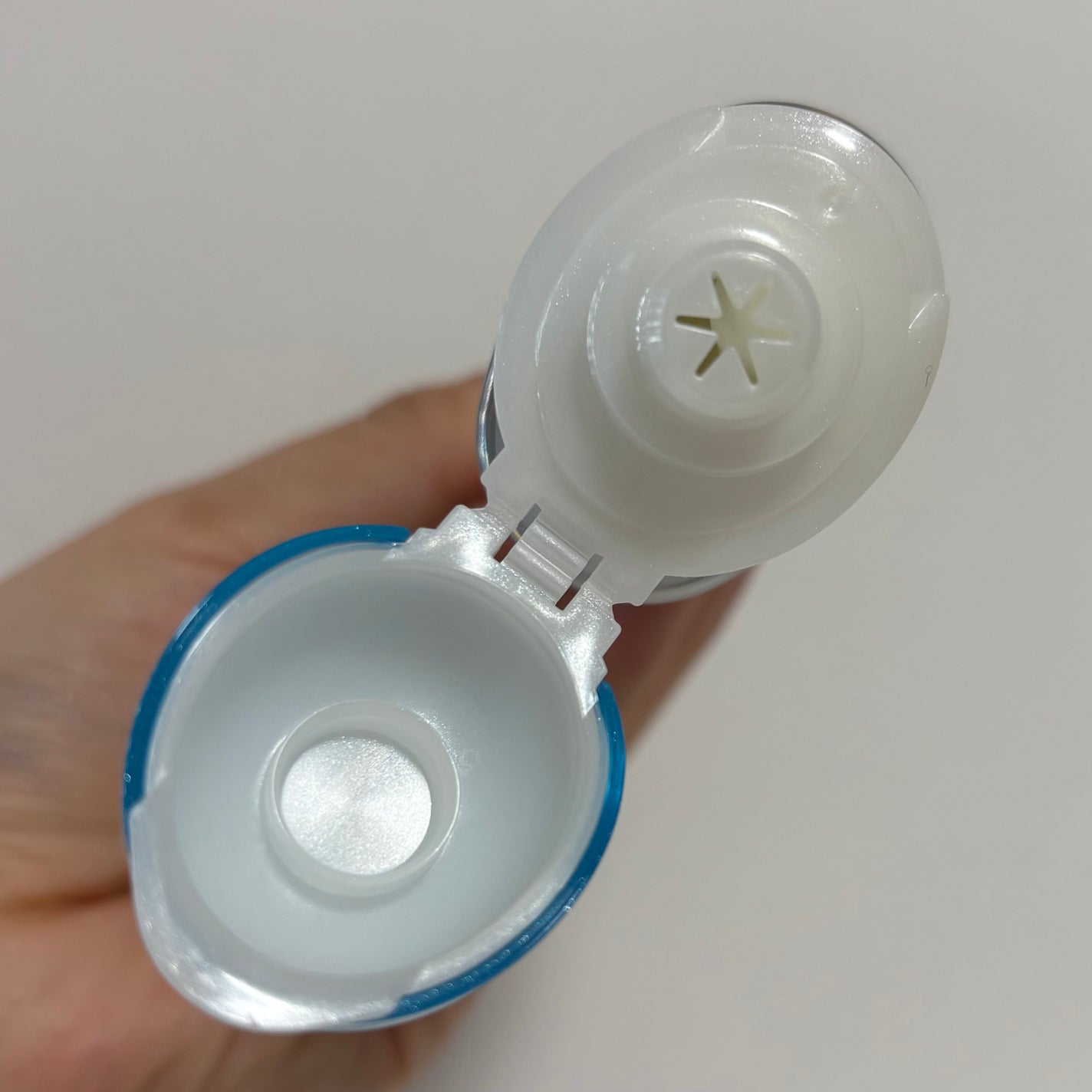 アクアリッチ エアリーホールドクリーム(呼吸感ベールUV)/ビオレ/日焼け止めクリームを使ったクチコミ(2枚目)