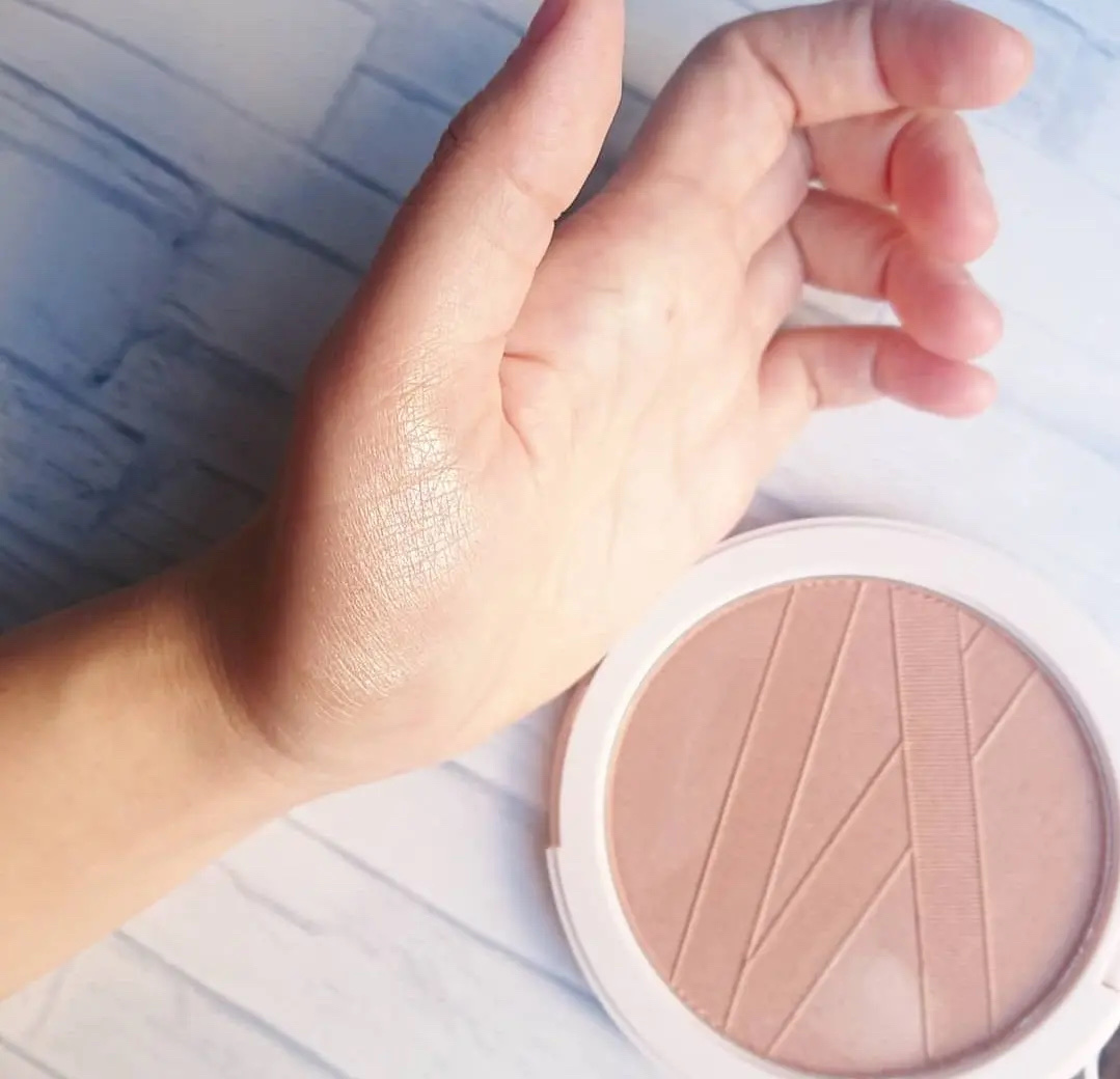 ローズ ピルエット イルミネーター/ローラ メルシエ/パウダーハイライトを使ったクチコミ（3枚目）