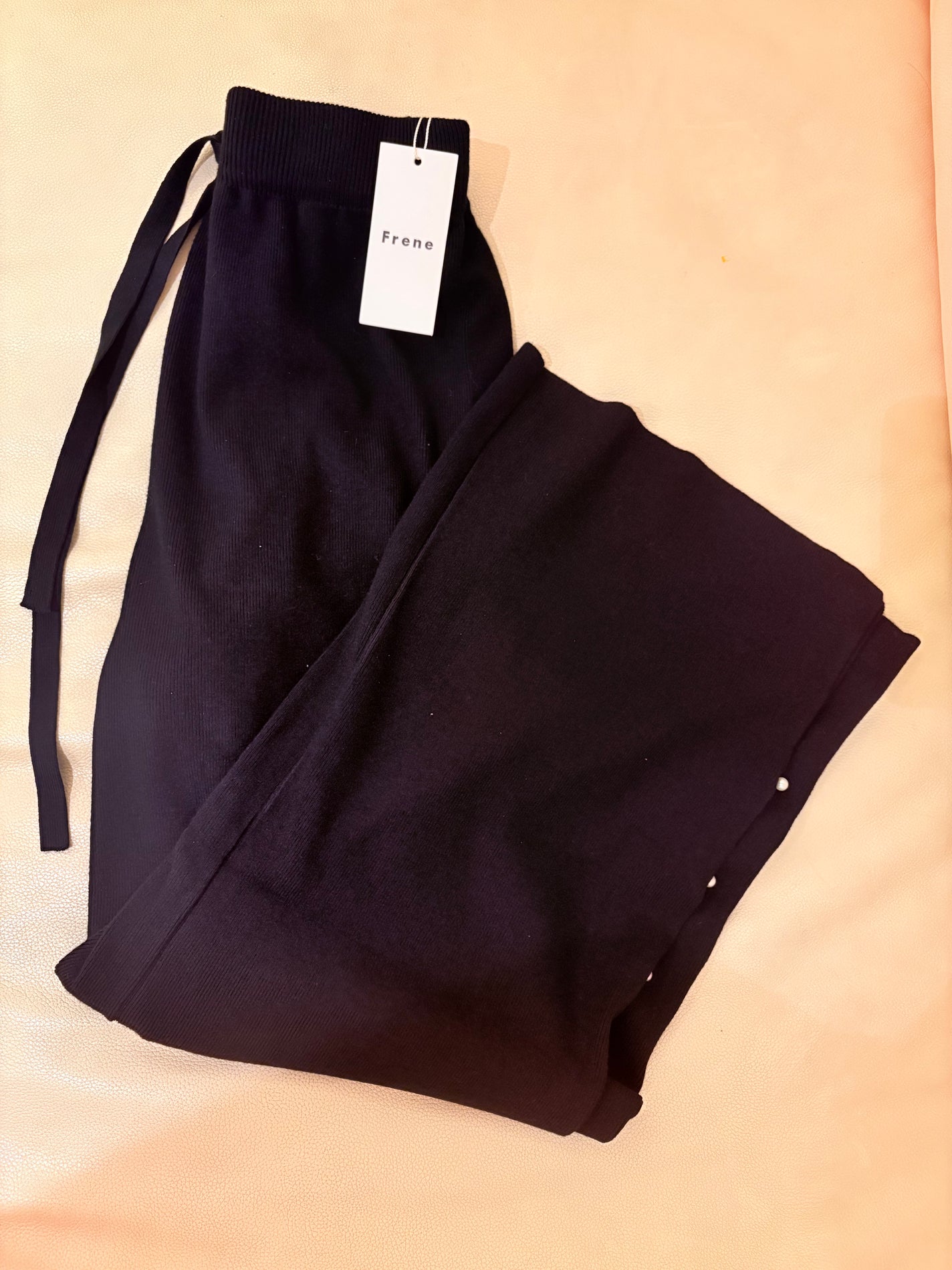 Mirion on LIPS 「Freneサイドパールニットワイドパンツ/ブラックサイドにパー..」(1枚目)