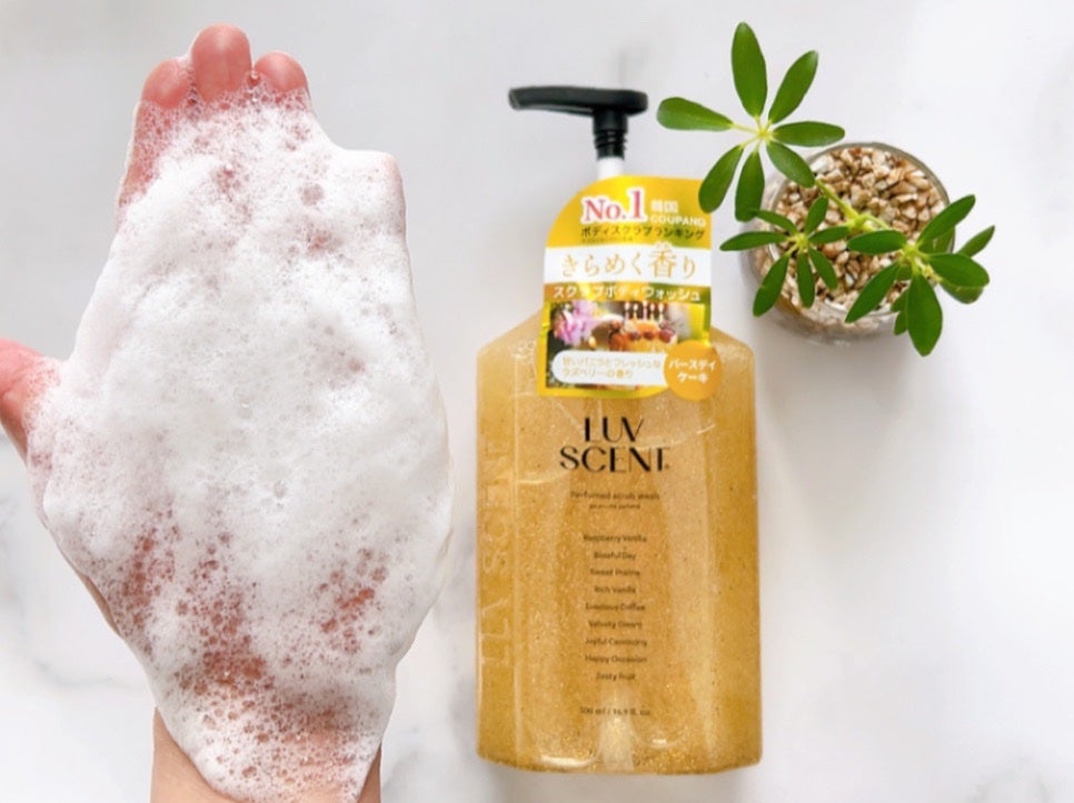 スクラブボディウォッシュ バースデイケーキ ラズベリーバニラ/LUV SCENT/ボディスクラブを使ったクチコミ(3枚目)