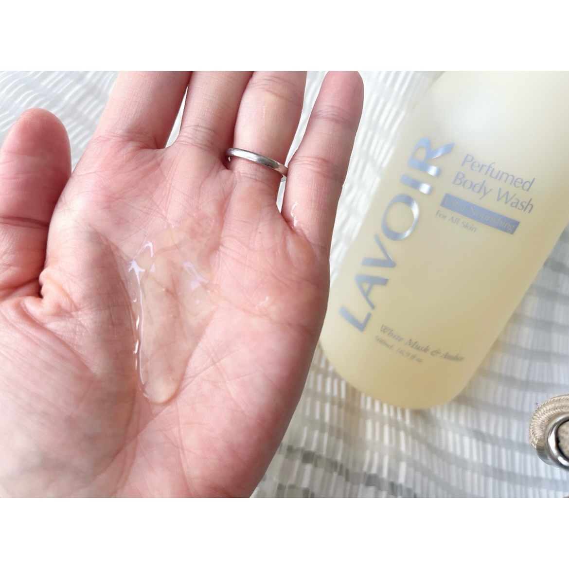 パフューム ボディウォッシュ ホワイトムスク&アンバー/LAVOIR/ボディソープを使ったクチコミ（2枚目）