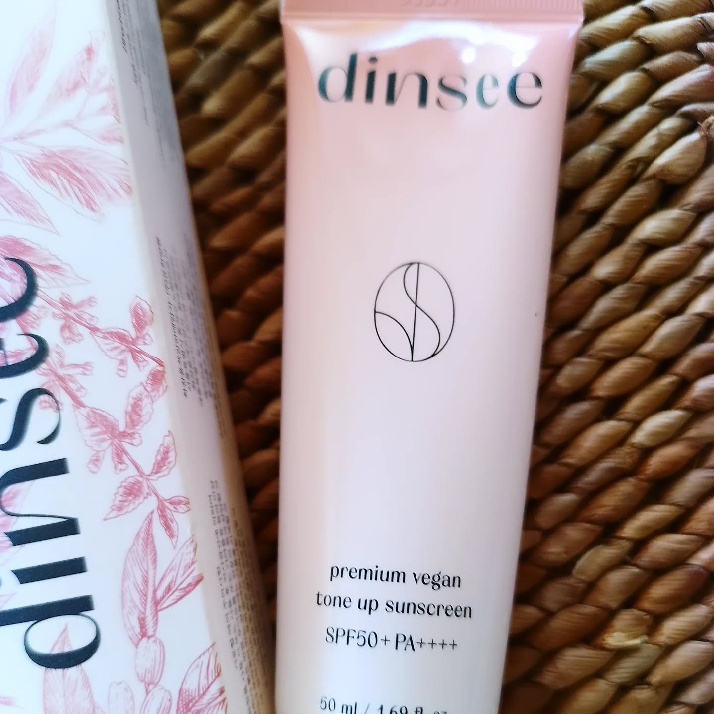 プレミ アムビーガン トーンアップ日焼け止め SPF50+PA++++/dinsee/日焼け止めミルクを使ったクチコミ（2枚目）