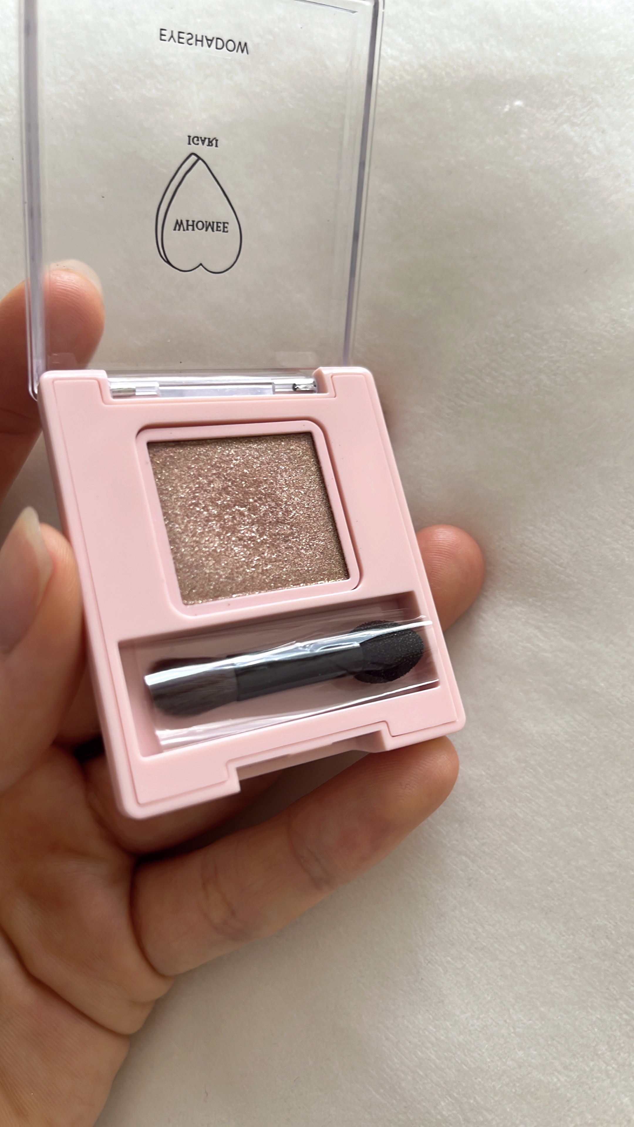 フーミー シングルラメシャドウ メリンダベージュ/WHOMEE/単色アイシャドウを使ったクチコミ（2枚目）