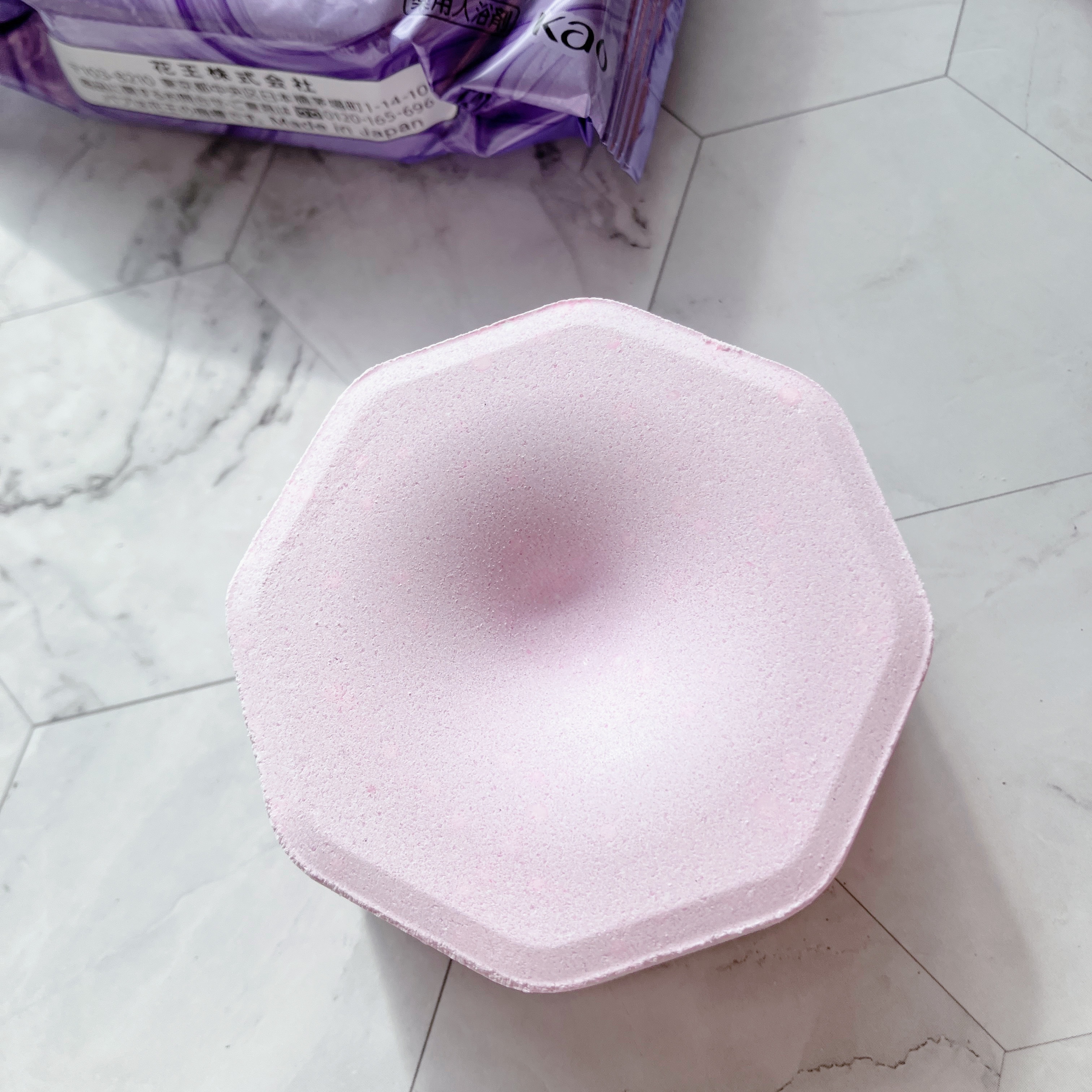 バブ モンスターバブルMEGA級 マーブル泡 ラベンダーカクテルの香り​/バブ/炭酸系入浴剤を使ったクチコミ（2枚目）