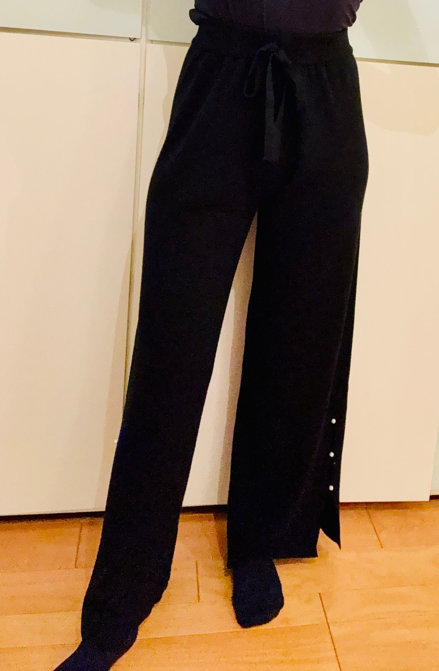 Mirion on LIPS 「Freneサイドパールニットワイドパンツ/ブラックサイドにパー..」(4枚目)