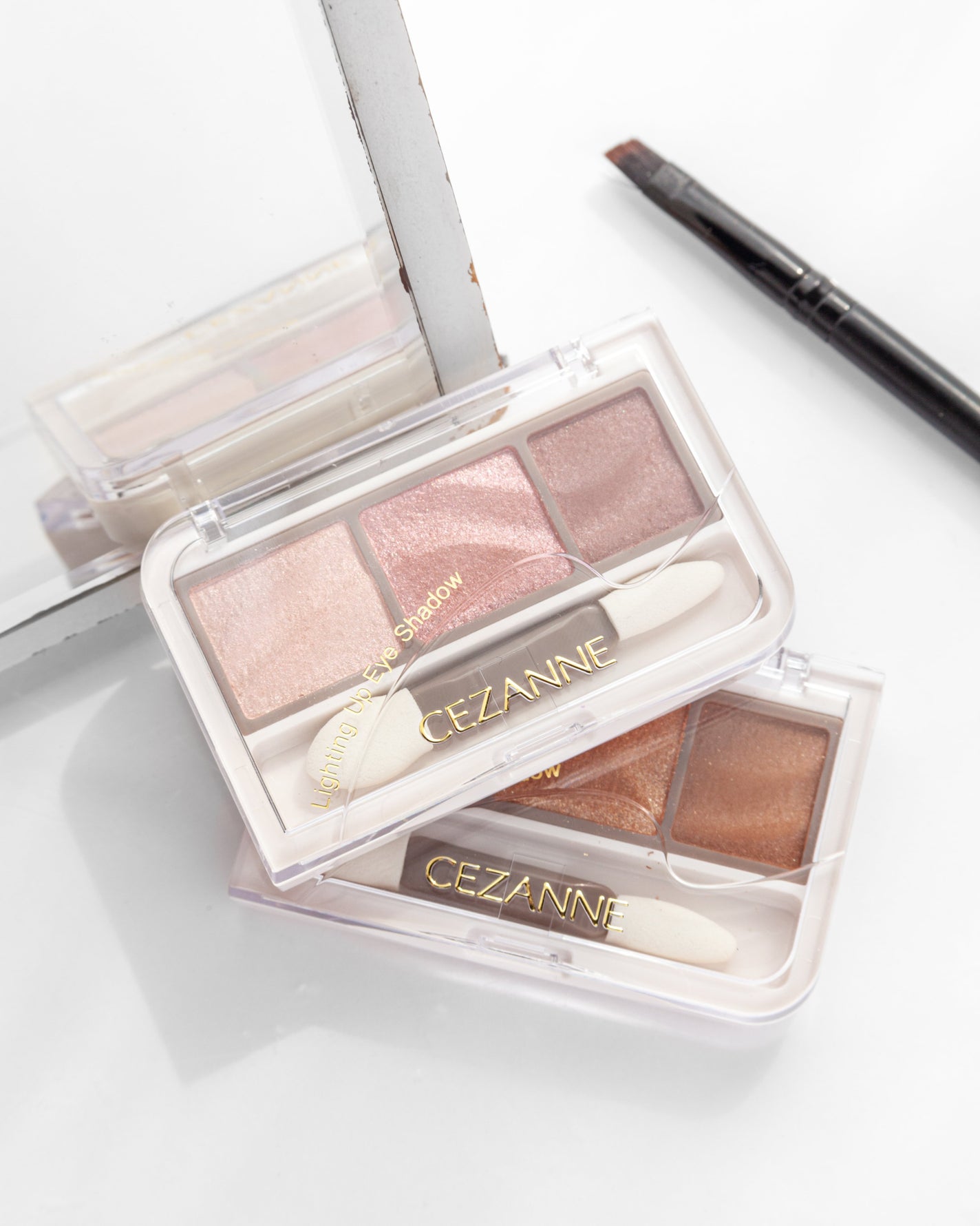 ライティングアップアイシャドウ/CEZANNE/アイシャドウを使ったクチコミ(1枚目)
