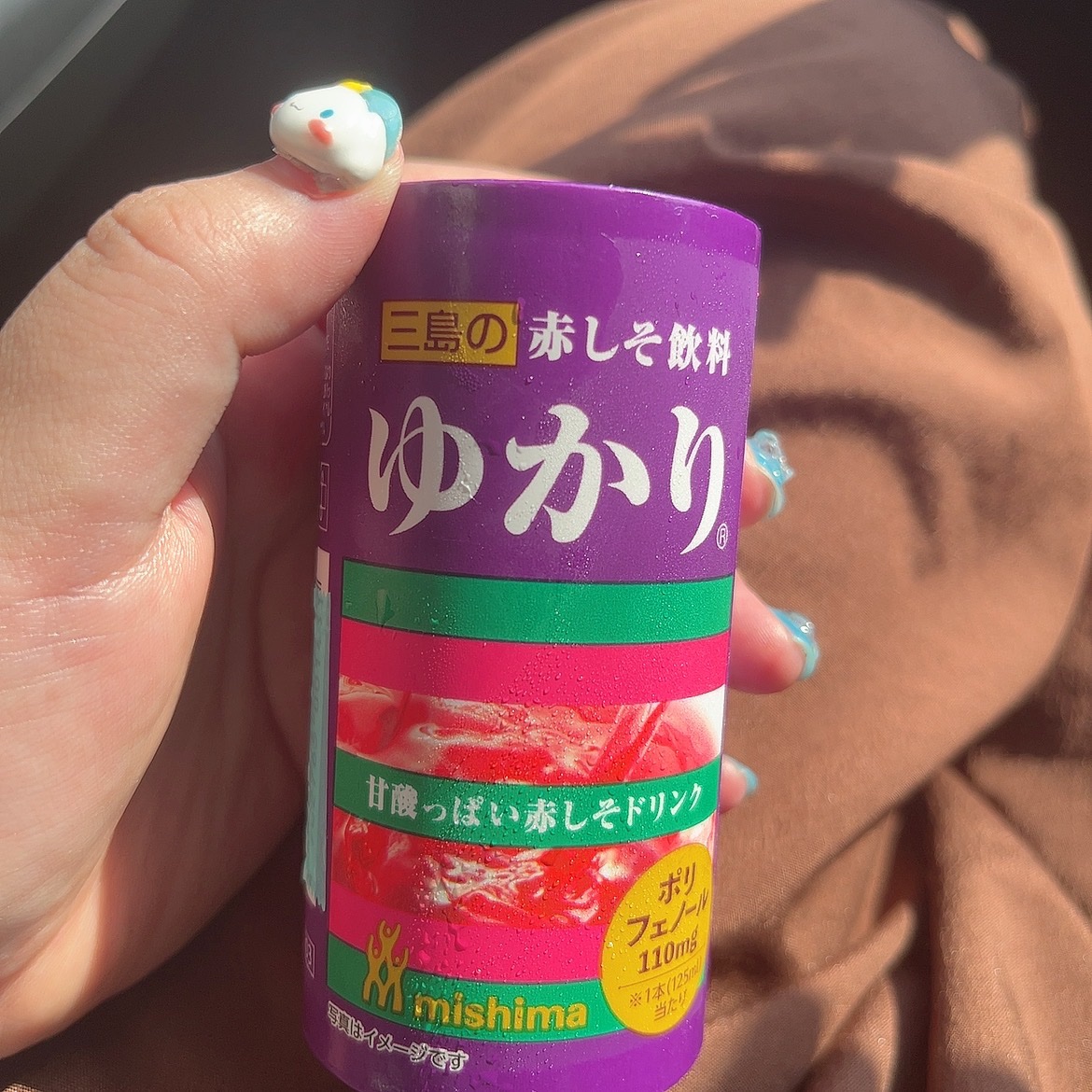 ゆかり紫蘇ドリンク

普通のジュースよりも、紫蘇ジュースは身体にいい。特に疲れ目の回復、視力回復、老眼の予防に。

広島に来た際は折り鶴タワーのお土産コーナーにこちらが販売されているのでぜひ。