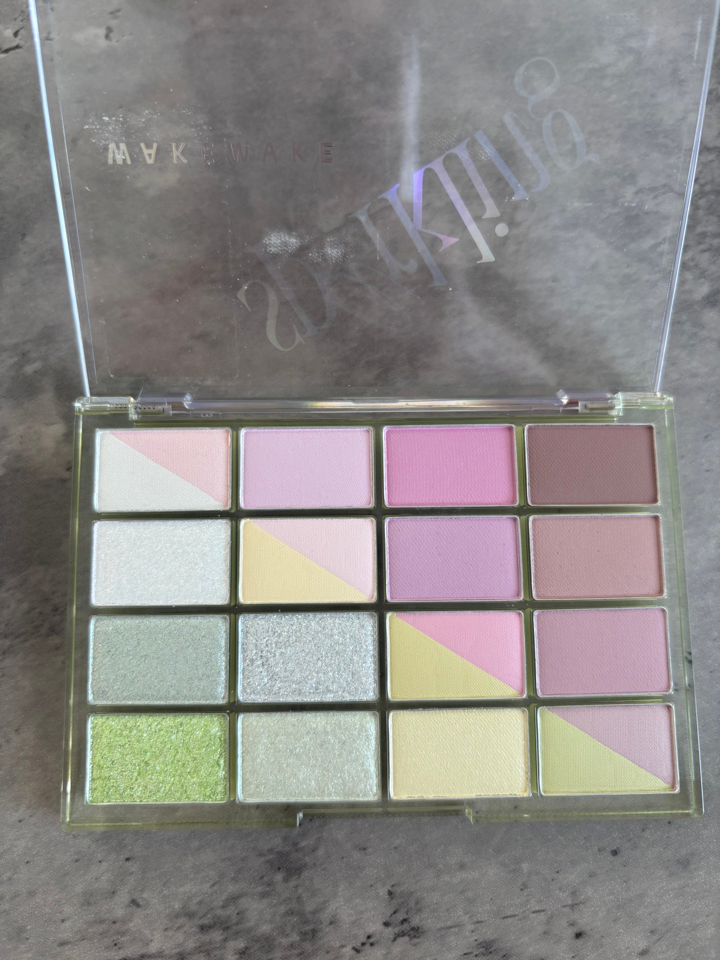 ソフトブラーリングアイパレット/wakemake/アイシャドウパレットを使ったクチコミ(4枚目)