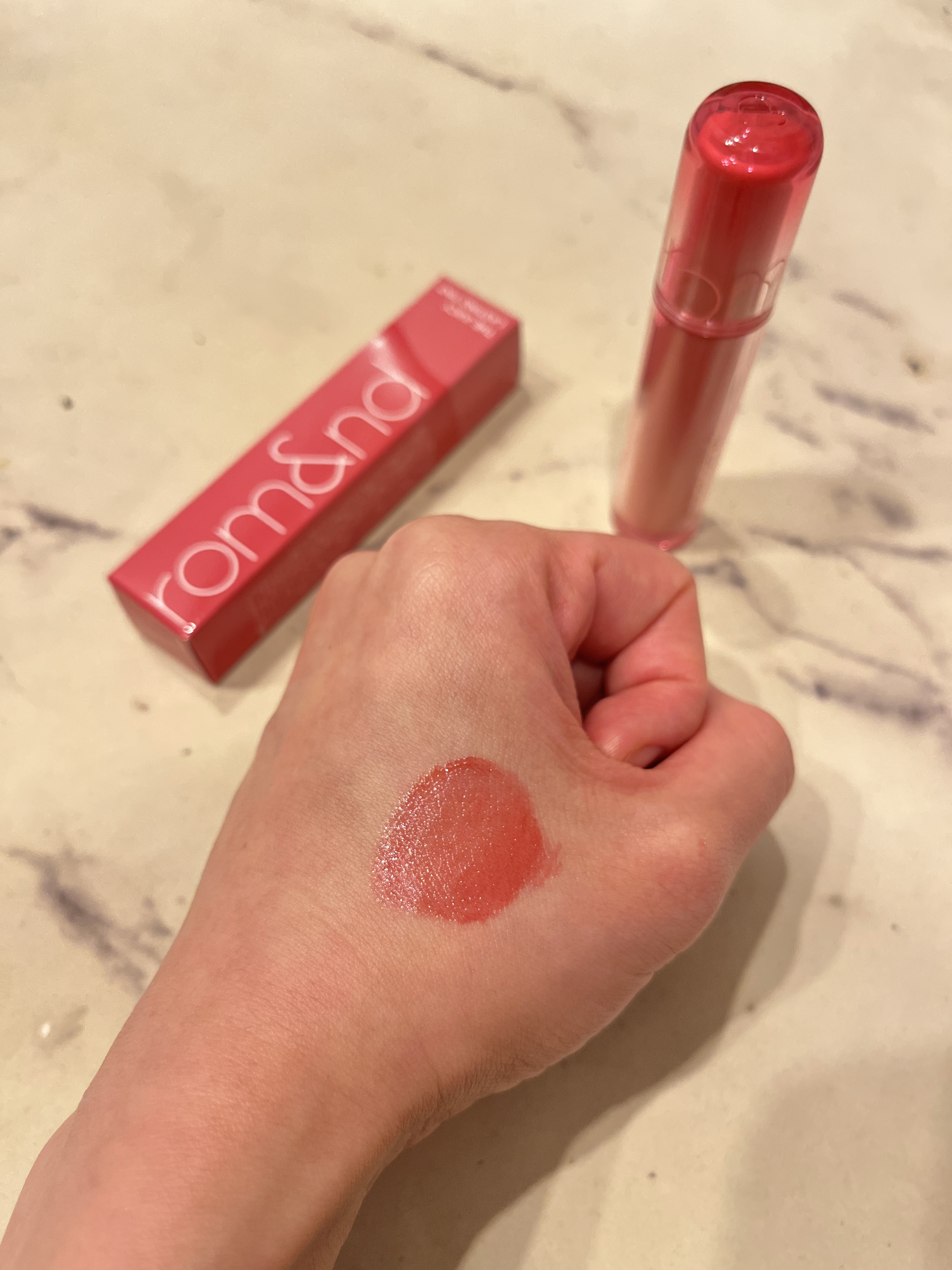 ザ ジューシーラスティングティント 20 ジュジュフィグ/rom&nd/リップティントを使ったクチコミ（2枚目）