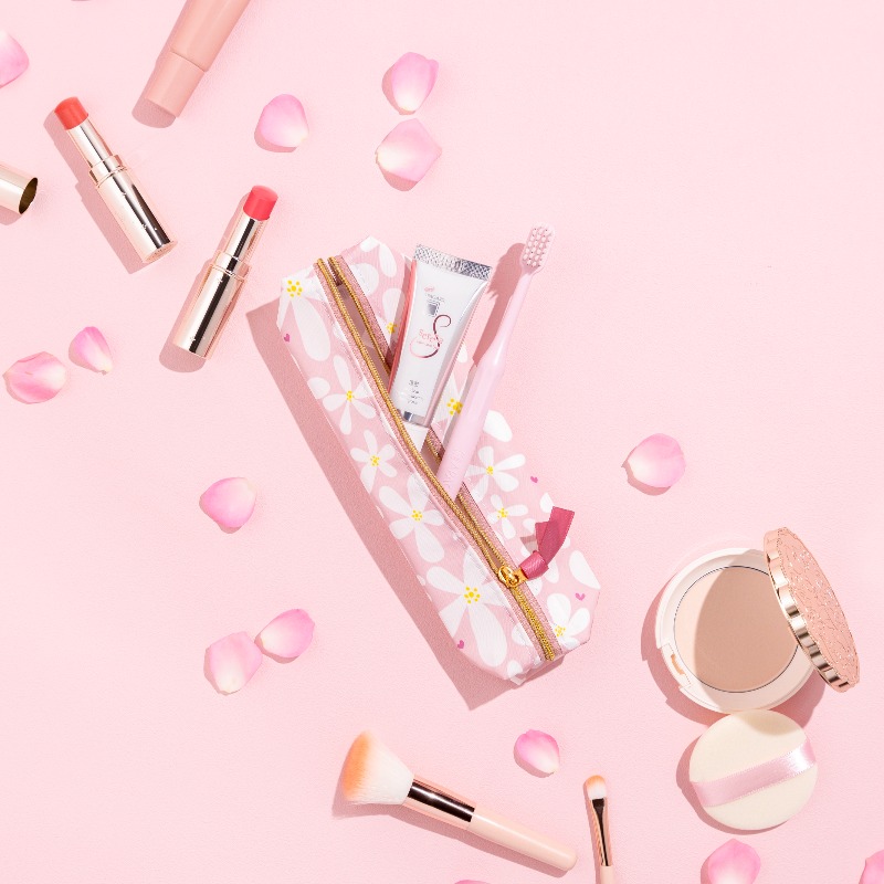 ⋰
🌸APAGARD×SHIPS
オフィス&トラベルセット新発売
⋱

優しく遊び心がある抽象的な花柄は、
ピンクベースにポップなジャスミンを
大胆にデザインしました◎

隠れハートを探してみてね💗

【期間限定】
全国のドラッグストア