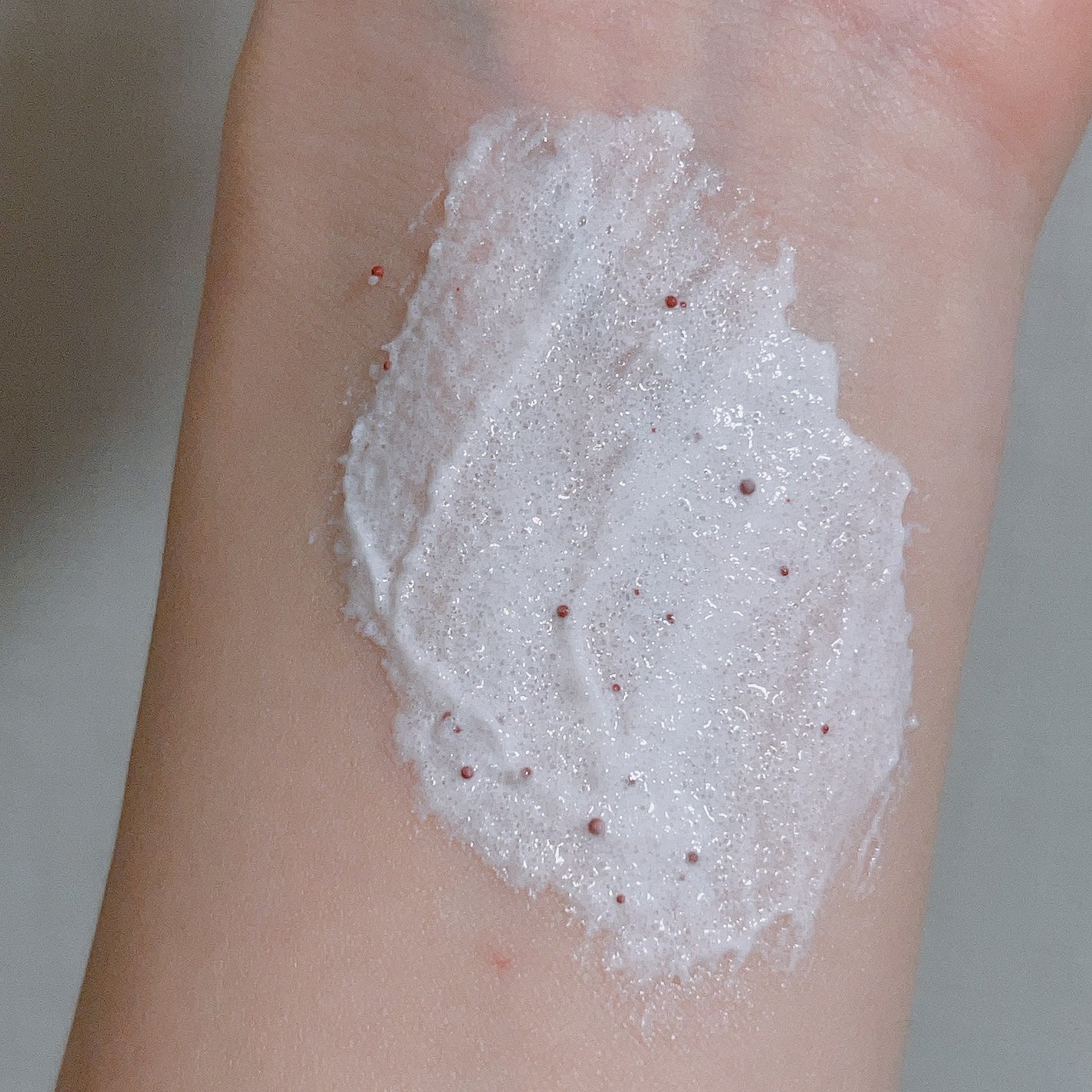 ダヴ ふわとろクリーミースクラブ ザクロ&シアバター/ダヴ/ボディスクラブを使ったクチコミ(3枚目)