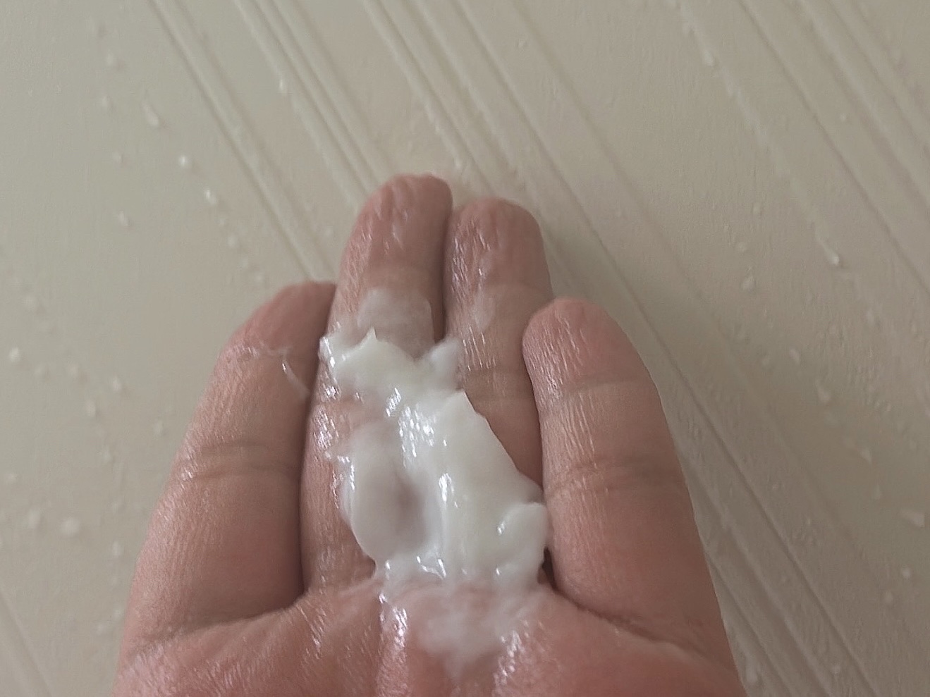 ザビューティ うるツヤチャージヘアパック/エッセンシャル/ヘアマスク・ヘアパックを使ったクチコミ（2枚目）