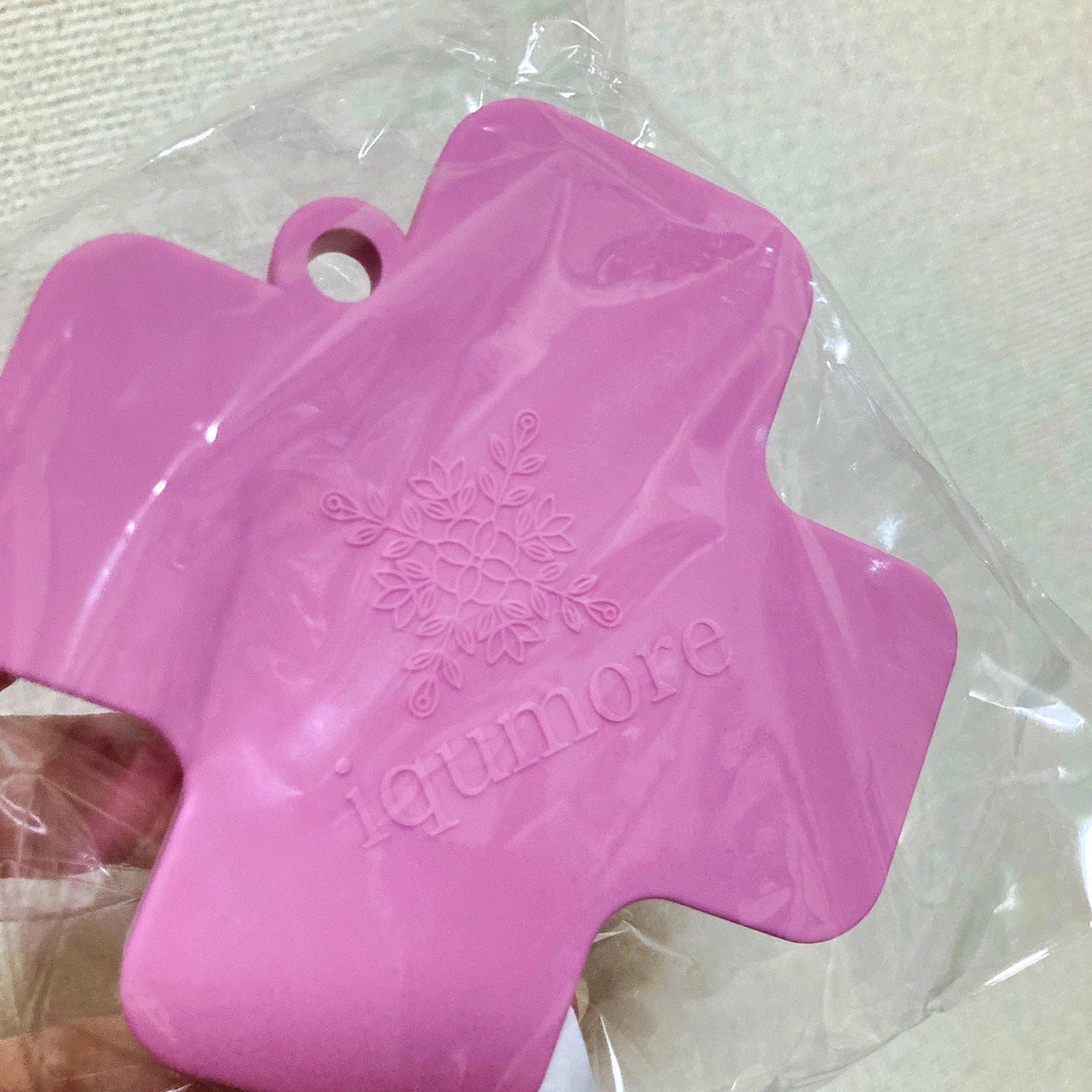 ゆぽぽㄘゃん(フォロバ100) on LIPS 「イクモアキュートシリコーンのヘアブラシですシャンプー前の頭皮マ..」(2枚目)