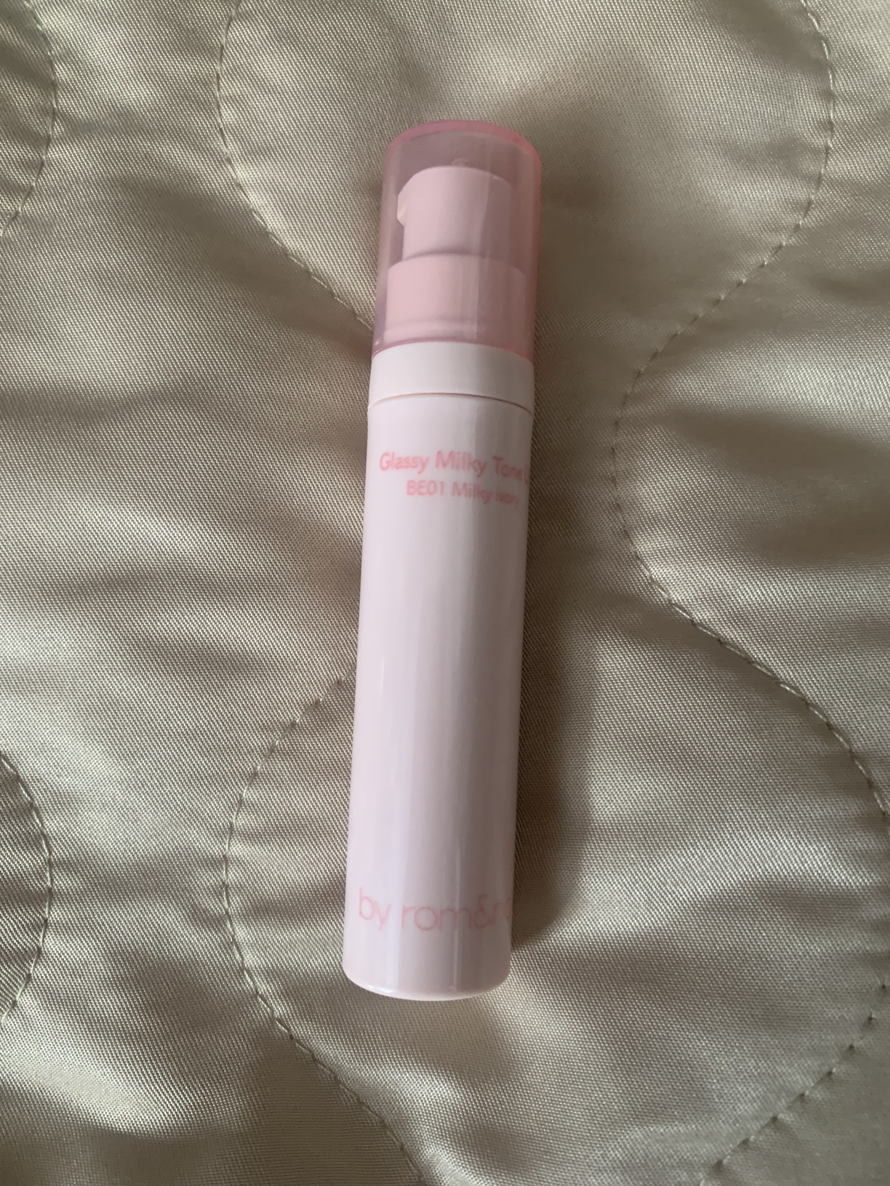 グラッシーミルキートーンアップ  BE01 ミルキーアイボリー/&nd by rom&nd/化粧下地を使ったクチコミ（1枚目）