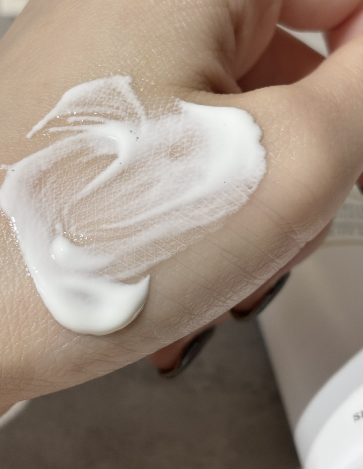 フローラノーティス ジルスチュアート チェリーブロッサム　コンフォートUVセラム/Flora Notis JILL STUART/日焼け止めジェルを使ったクチコミ（3枚目）