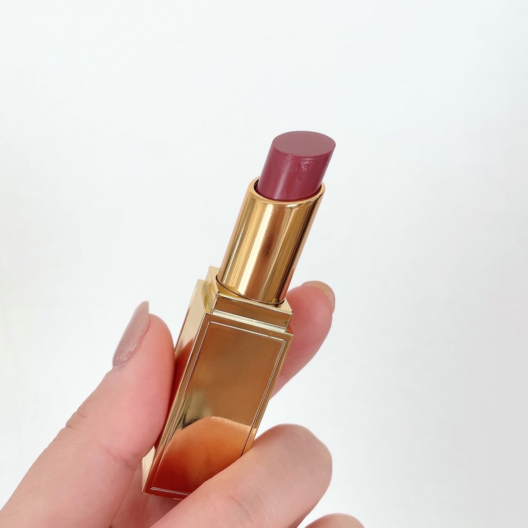 💄✨

トムフォードさまからいただきました。

TOM FORD
ソレイユ リップ バーム
05 ゲットアウェイ ¥6,490

ツヤと血色感を与えてくれるシアーリップバーム✨

05番は肌馴染みがいい
ロージーヌードカラーで普段使いにぴ
