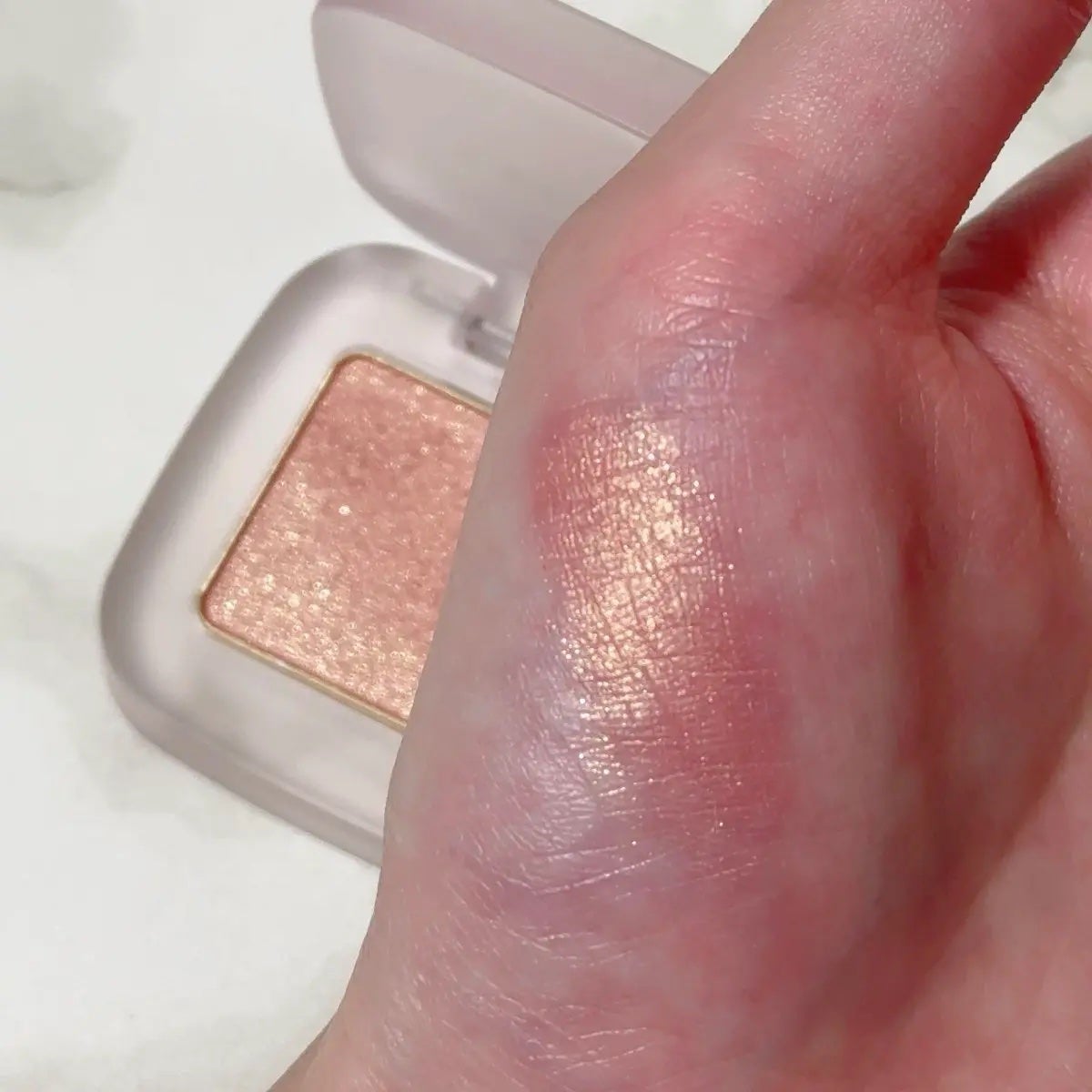 トーン ペタル フロート アイズ/to/one/単色アイシャドウを使ったクチコミ(3枚目)