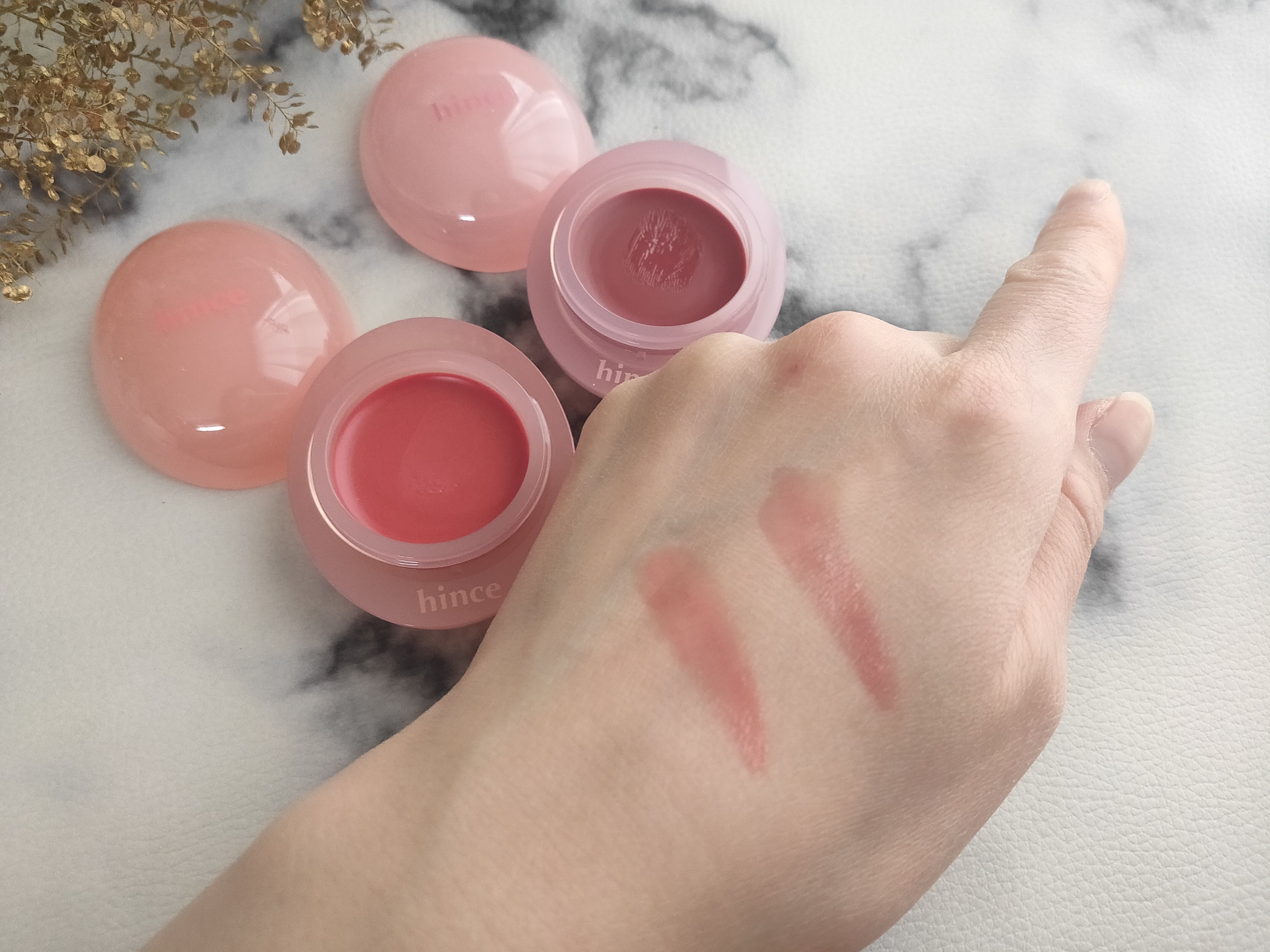 ロウグロウデューイーボール/hince/リップバームを使ったクチコミ（3枚目）