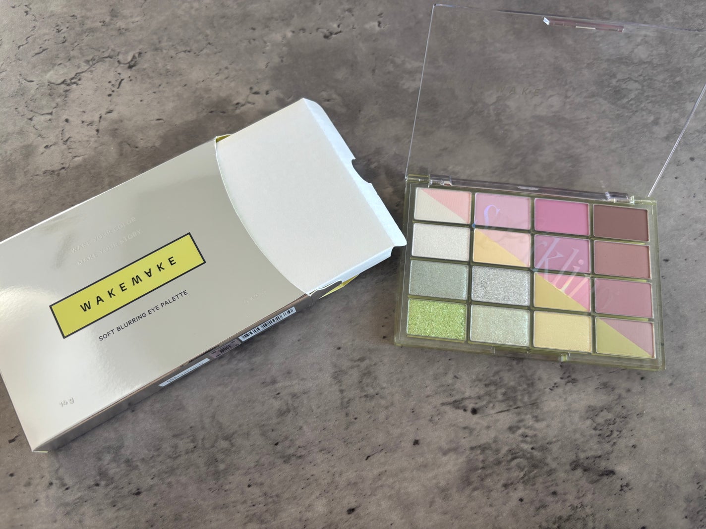 ソフトブラーリングアイパレット/wakemake/アイシャドウパレットを使ったクチコミ(3枚目)