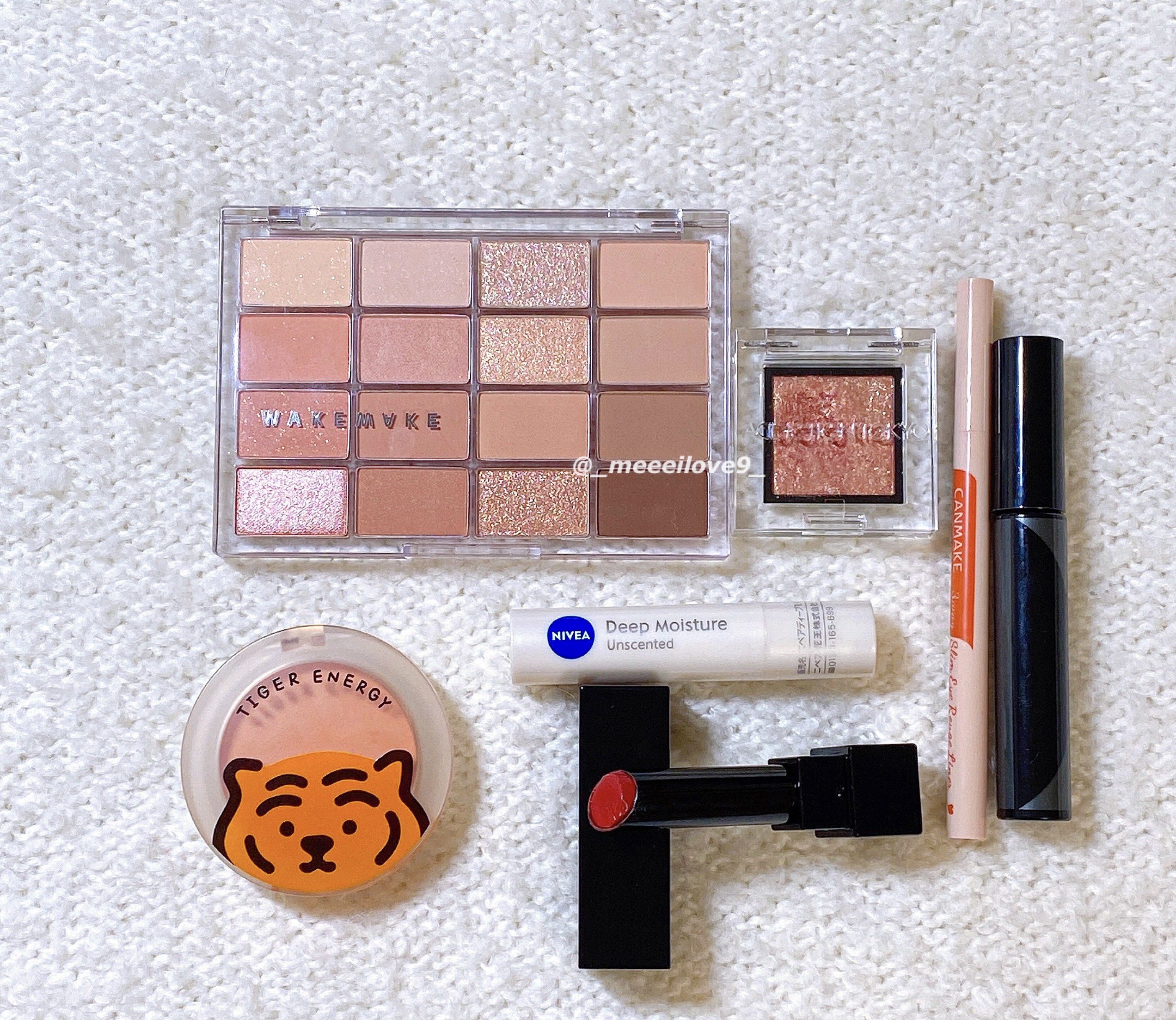 【今日のメイク】
春のキラキラオレンジメイクをしました🧡✨

♡ wakemake ソフトブラーリングアイパレット
03 サンセットブラーリング
左上↖️の2色でグラデーション‼︎
優しい発色だから重ね塗りしたよ~

♡ アディクション　