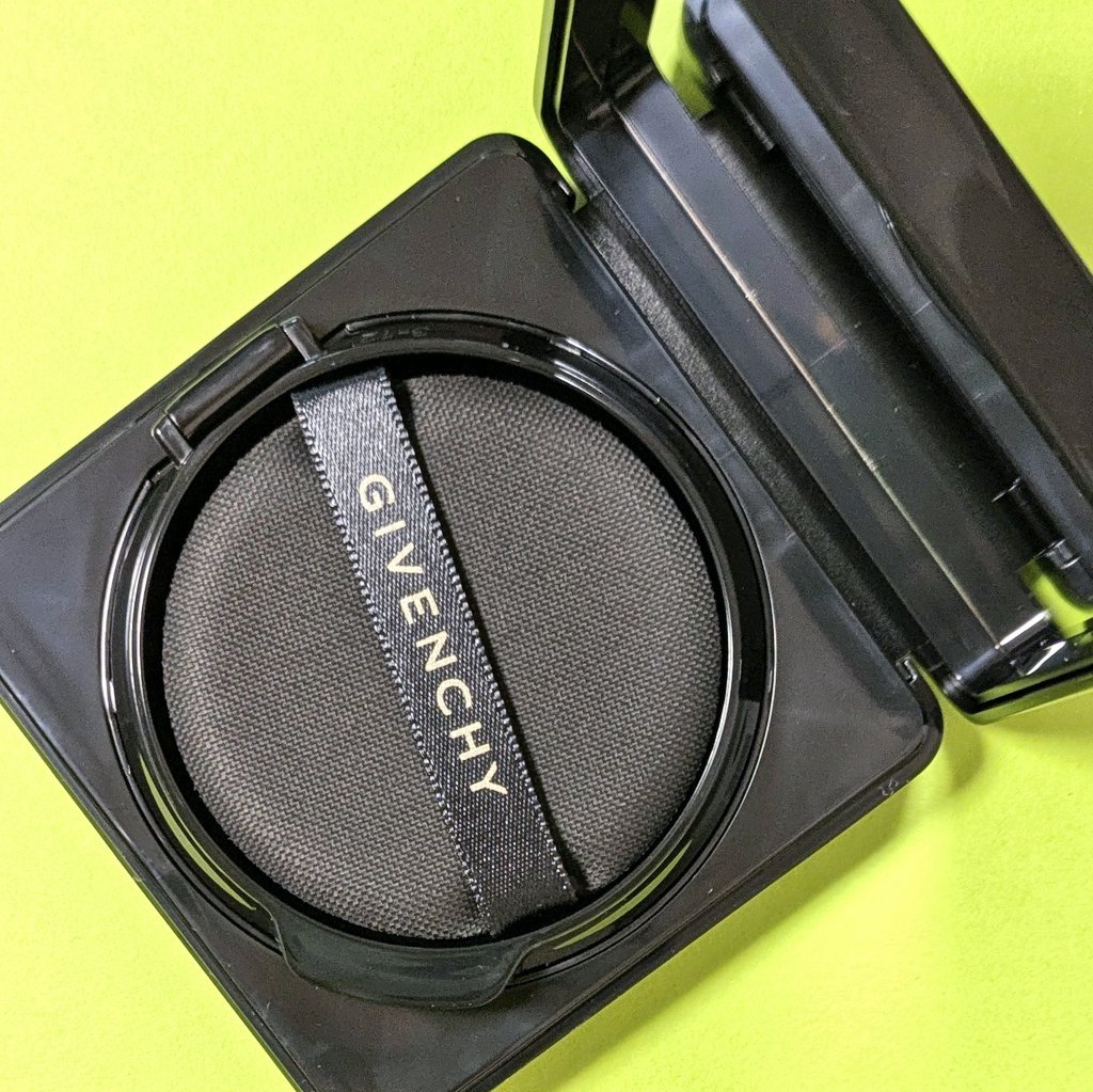 ソワン ノワール UV コンパクト/GIVENCHY/日焼け止めローションを使ったクチコミ（2枚目）