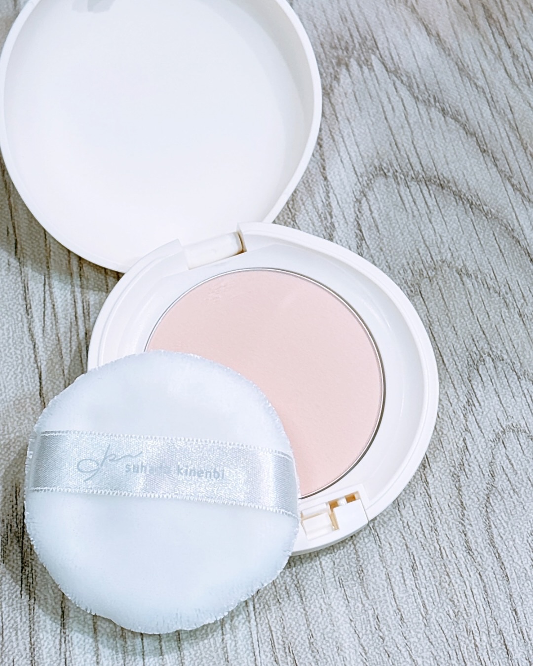 サナ 素肌記念日 薬用スキンケアパウダー ACホワイト【医薬部外品】/素肌記念日/プレストパウダーを使ったクチコミ（3枚目）