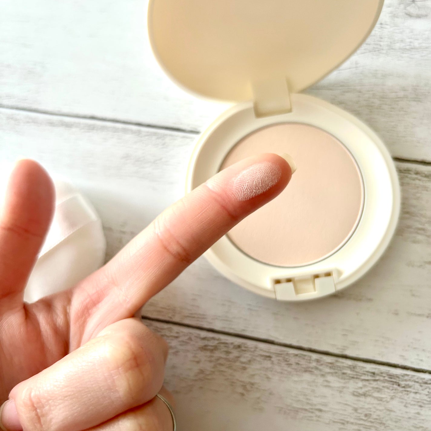 サナ 素肌記念日 薬用スキンケアパウダー ACホワイト【医薬部外品】/素肌記念日/プレストパウダーを使ったクチコミ(3枚目)