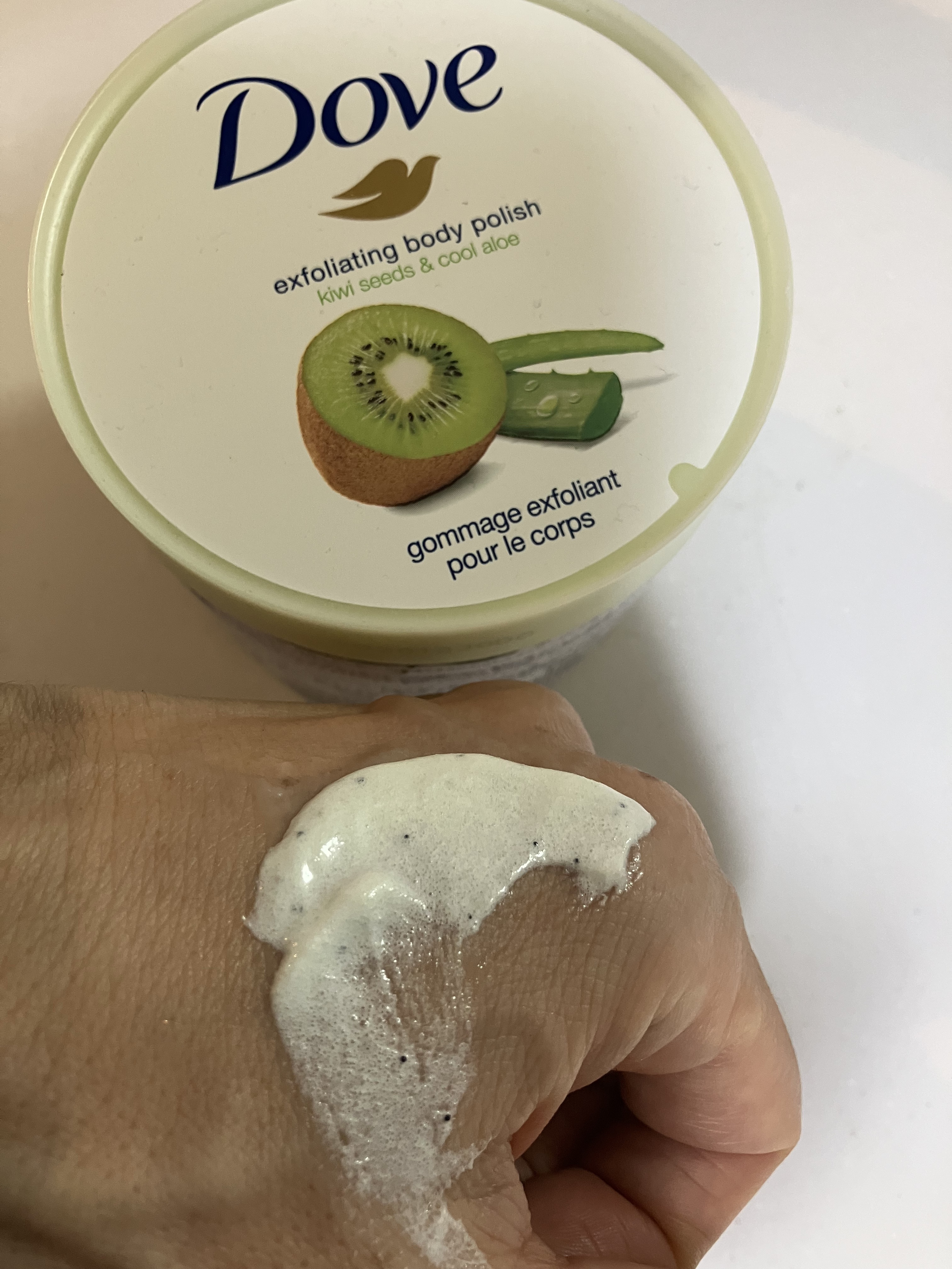 ダヴ ふわとろ　クリーミースクラブ キウイ＆アロエ 225ml/ダヴ/ボディスクラブを使ったクチコミ（3枚目）