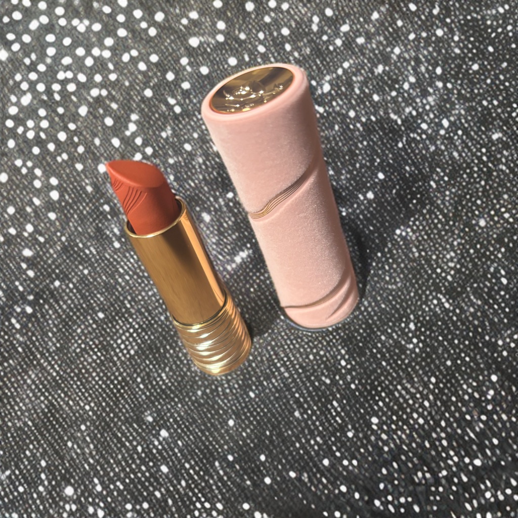 ラプソリュ ルージュ ドラママット 280 ハート シンク（バレンタイン限定デザイン）/LANCOME/口紅を使ったクチコミ（1枚目）