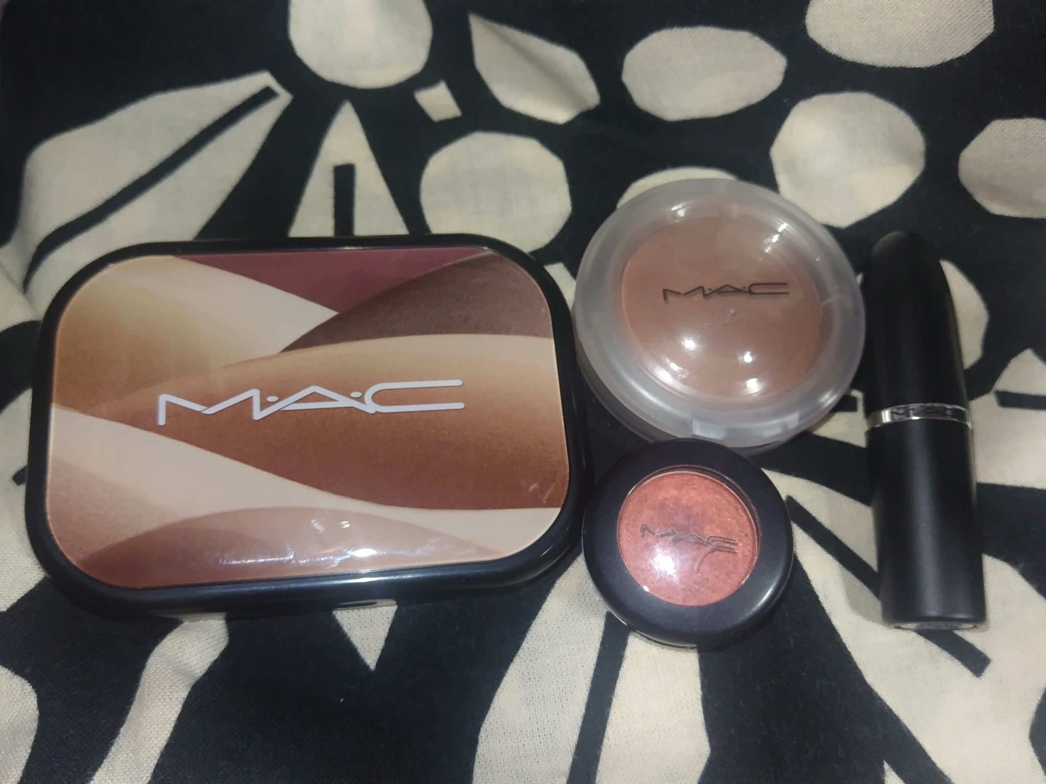 グロープレイ クッショニー ブラッシュ/M・A・C/ジェル・クリームチークを使ったクチコミ（1枚目）