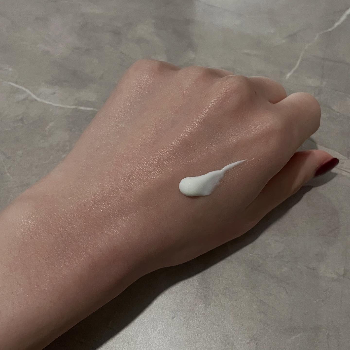 フローラノーティス ジルスチュアート チェリーブロッサム　コンフォートUVセラム/Flora Notis JILL STUART/日焼け止めジェルを使ったクチコミ（2枚目）